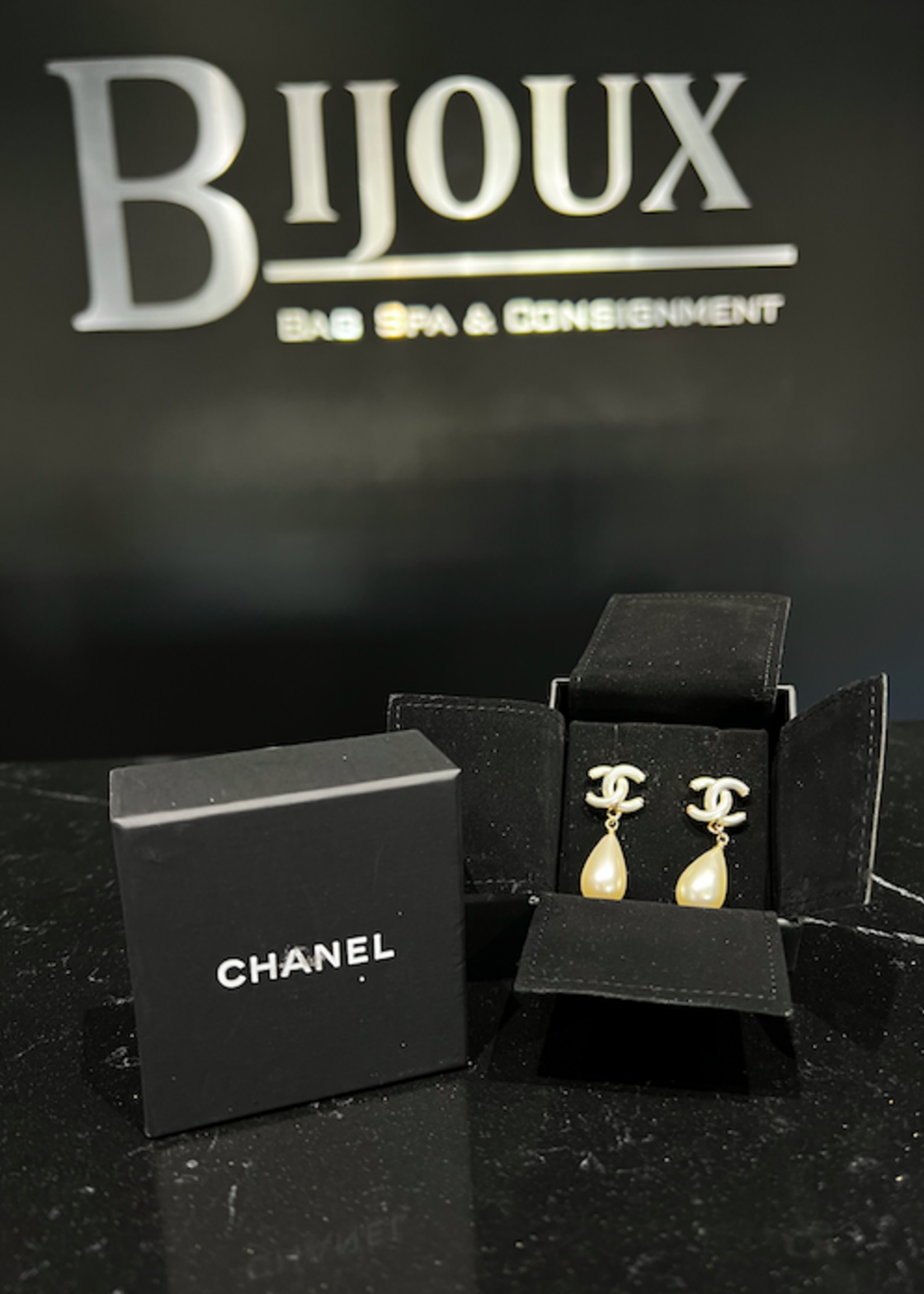 Chanel SOLD - Chanel 17P Pearl Earrings