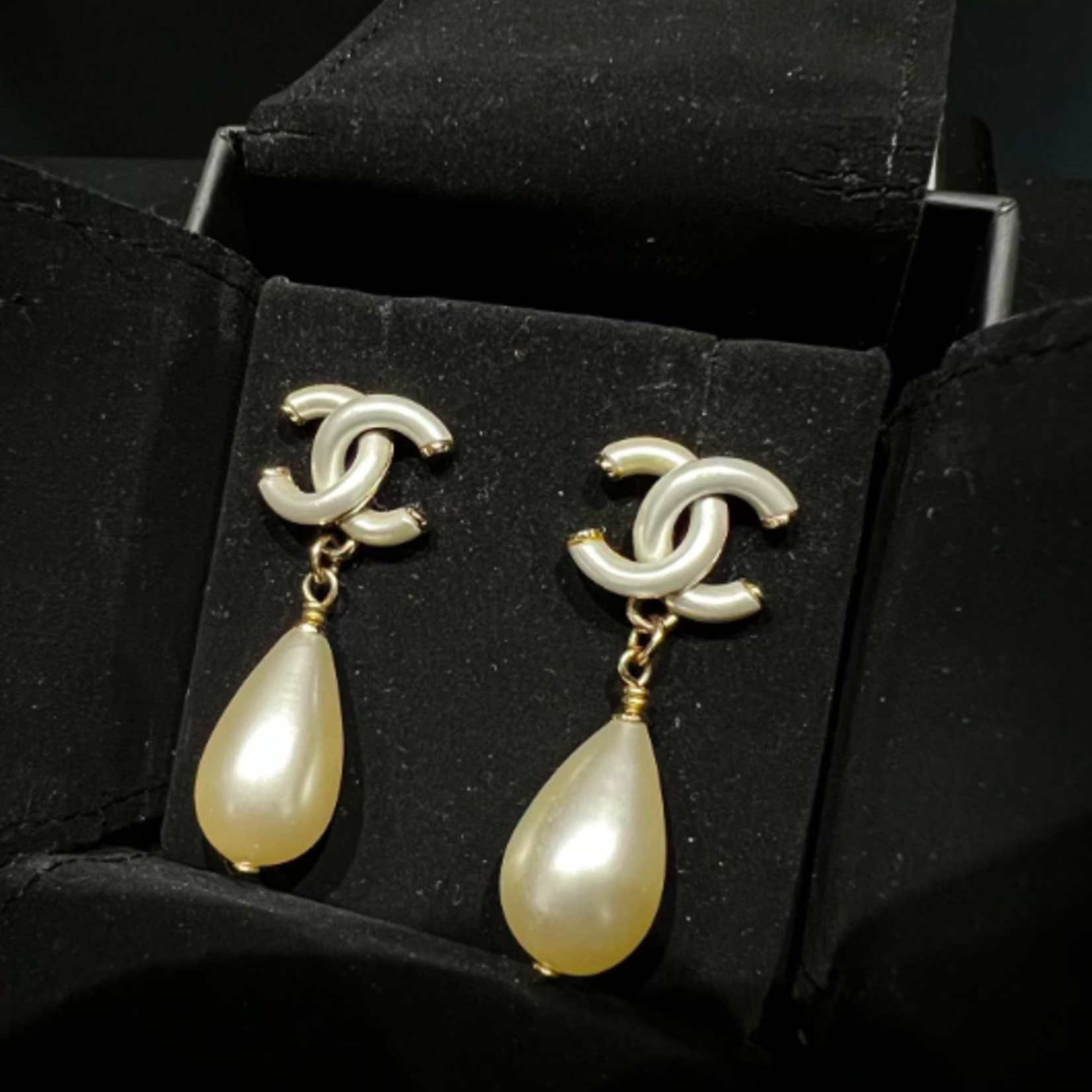 Chanel SOLD - Chanel 17P Pearl Earrings