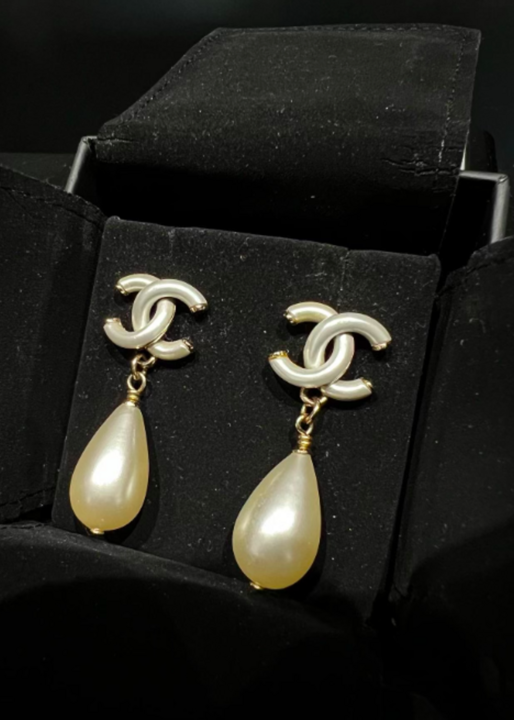Chanel SOLD - Chanel 17P Pearl Earrings