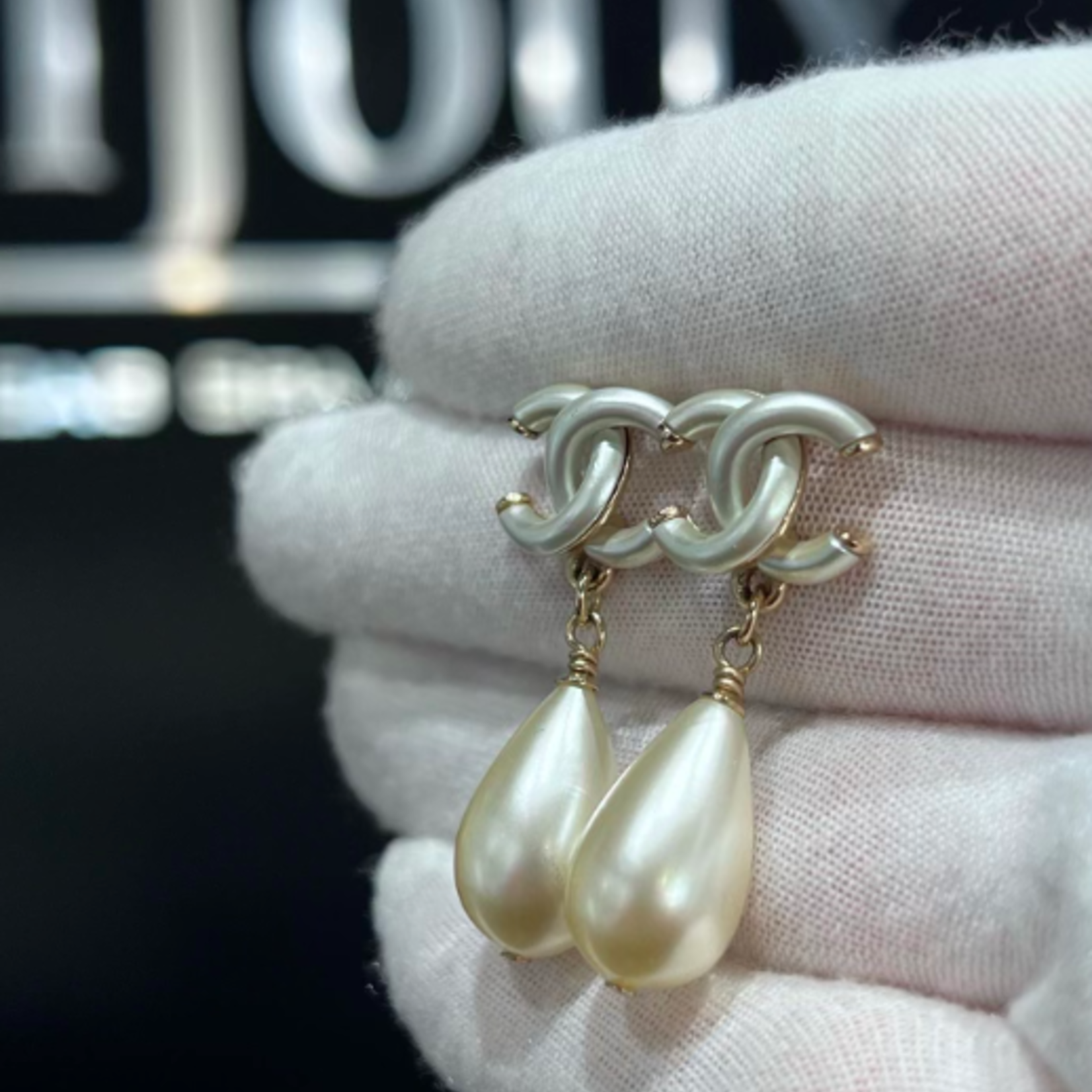 Chanel SOLD - Chanel 17P Pearl Earrings