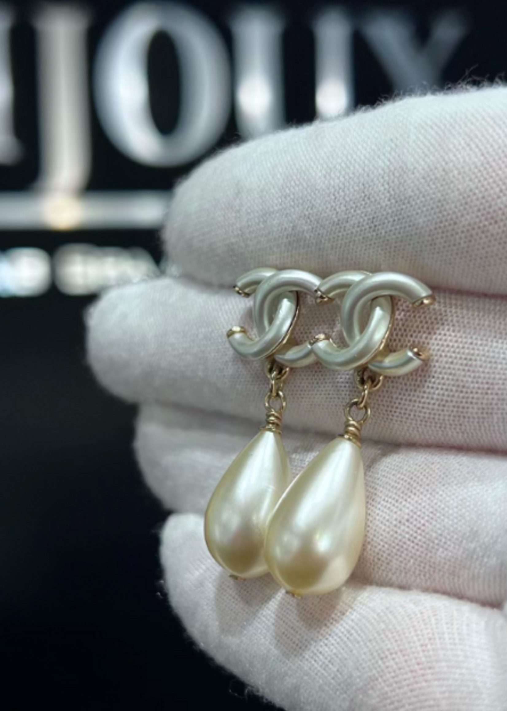 Chanel SOLD - Chanel 17P Pearl Earrings