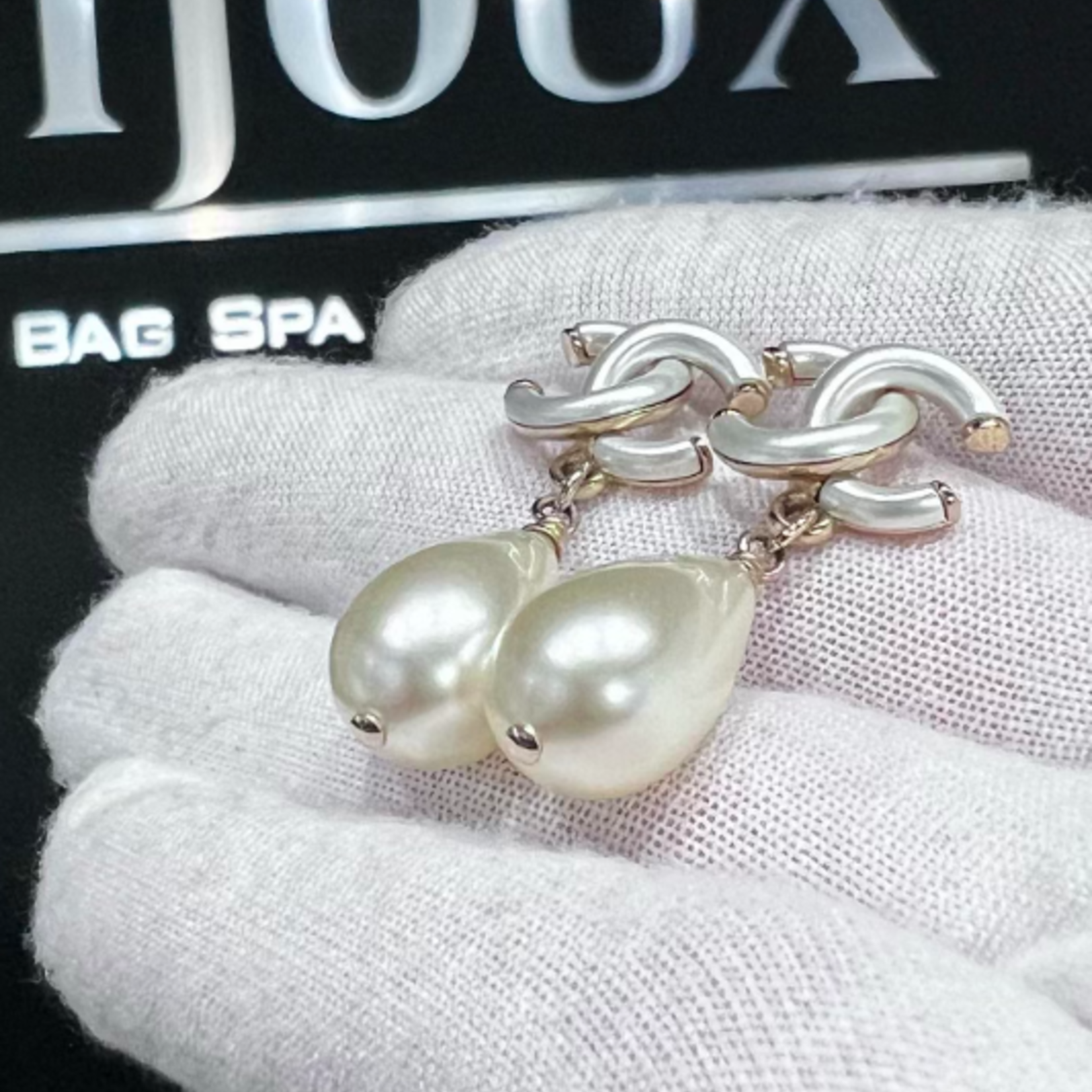 Chanel SOLD - Chanel 17P Pearl Earrings