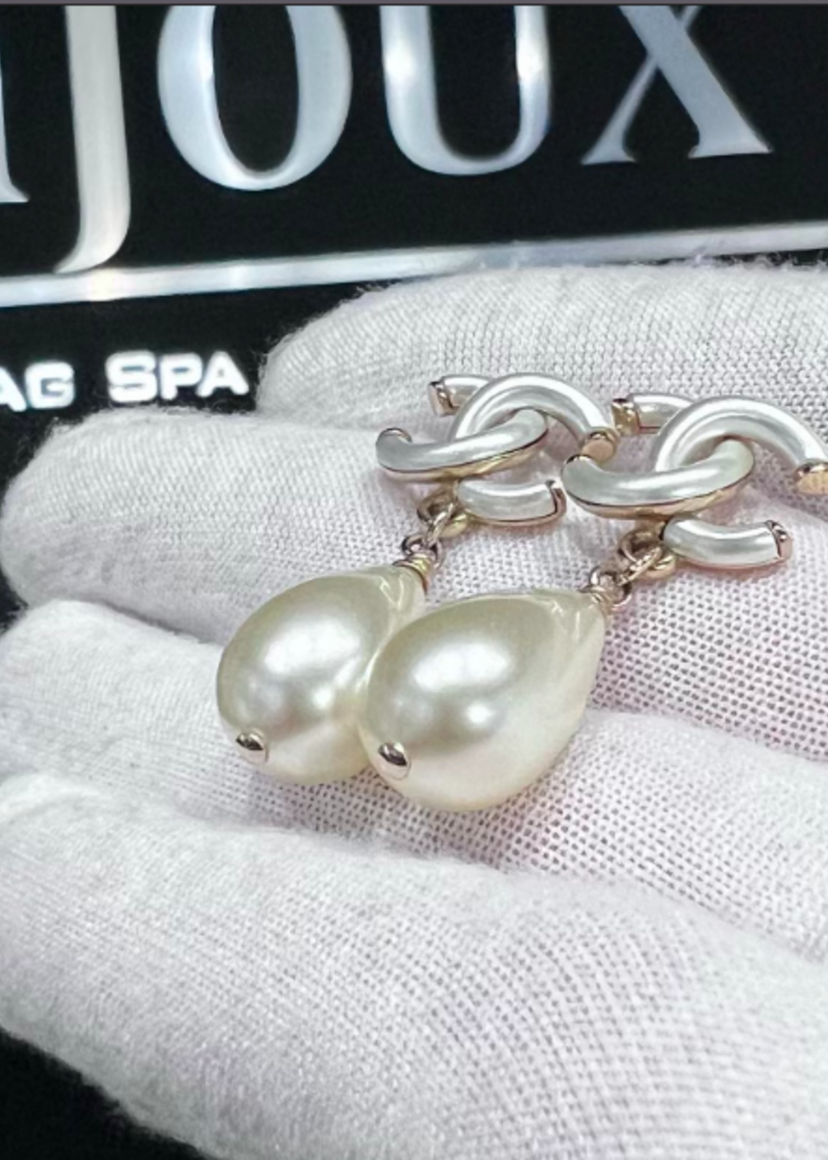 Chanel SOLD - Chanel 17P Pearl Earrings
