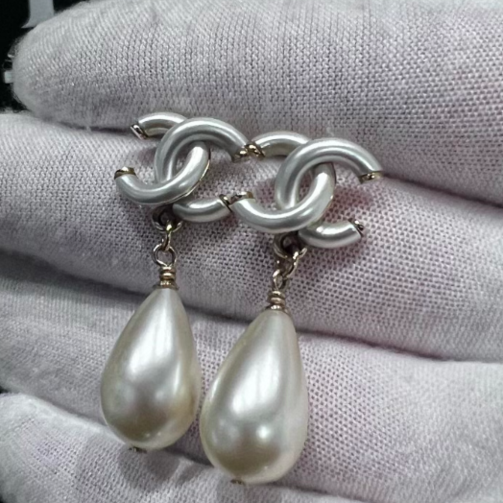 Chanel SOLD - Chanel 17P Pearl Earrings