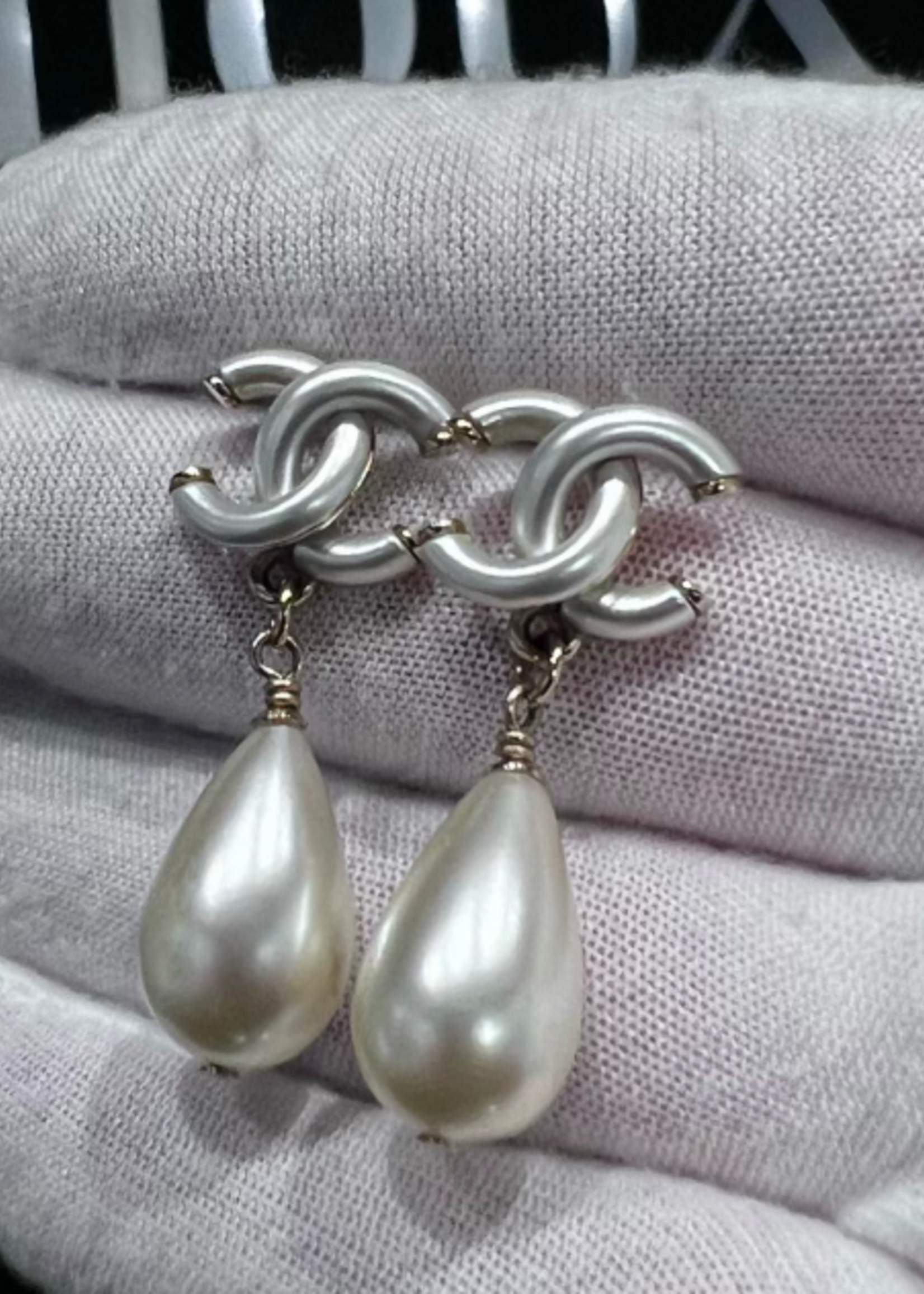 Chanel SOLD - Chanel 17P Pearl Earrings
