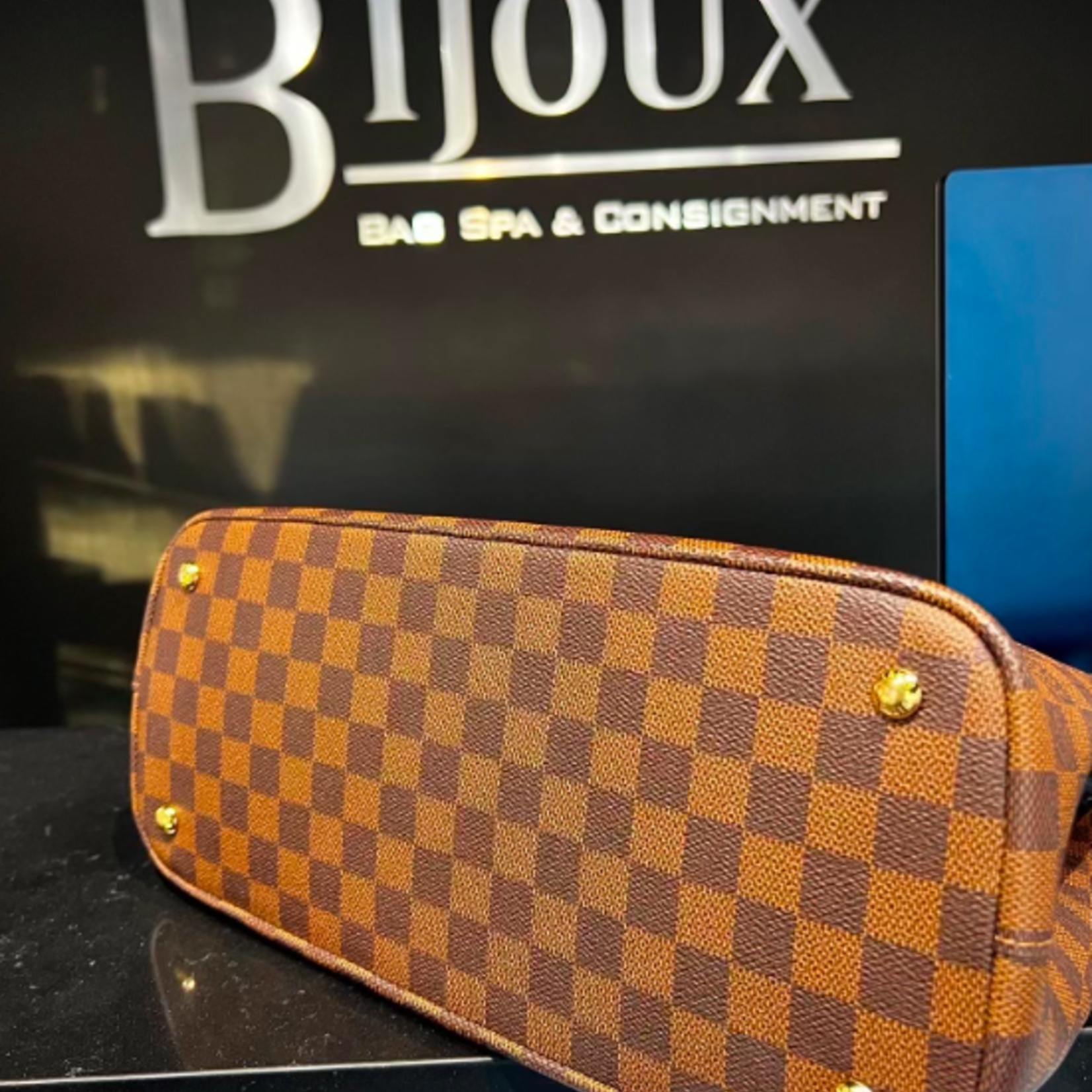 Louis Vuitton SOLD - LOUIS VUITTON KENSINGTON