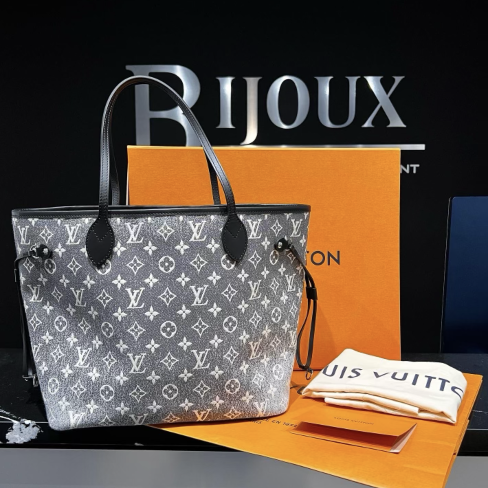 Louis Vuitton SOLD - Louis Vuitton Neverfull MM Noir Denim