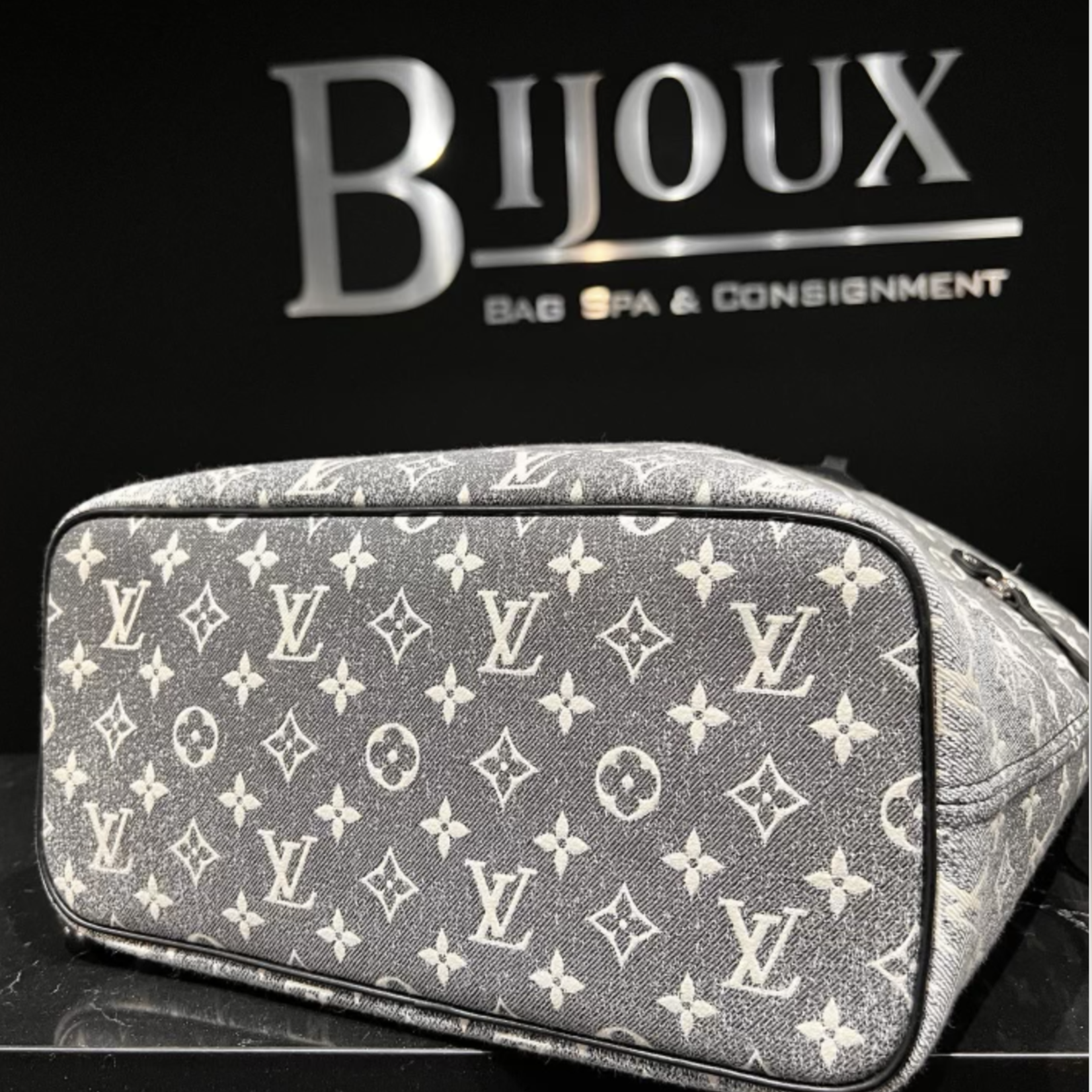 Louis Vuitton SOLD - Louis Vuitton Neverfull MM Noir Denim