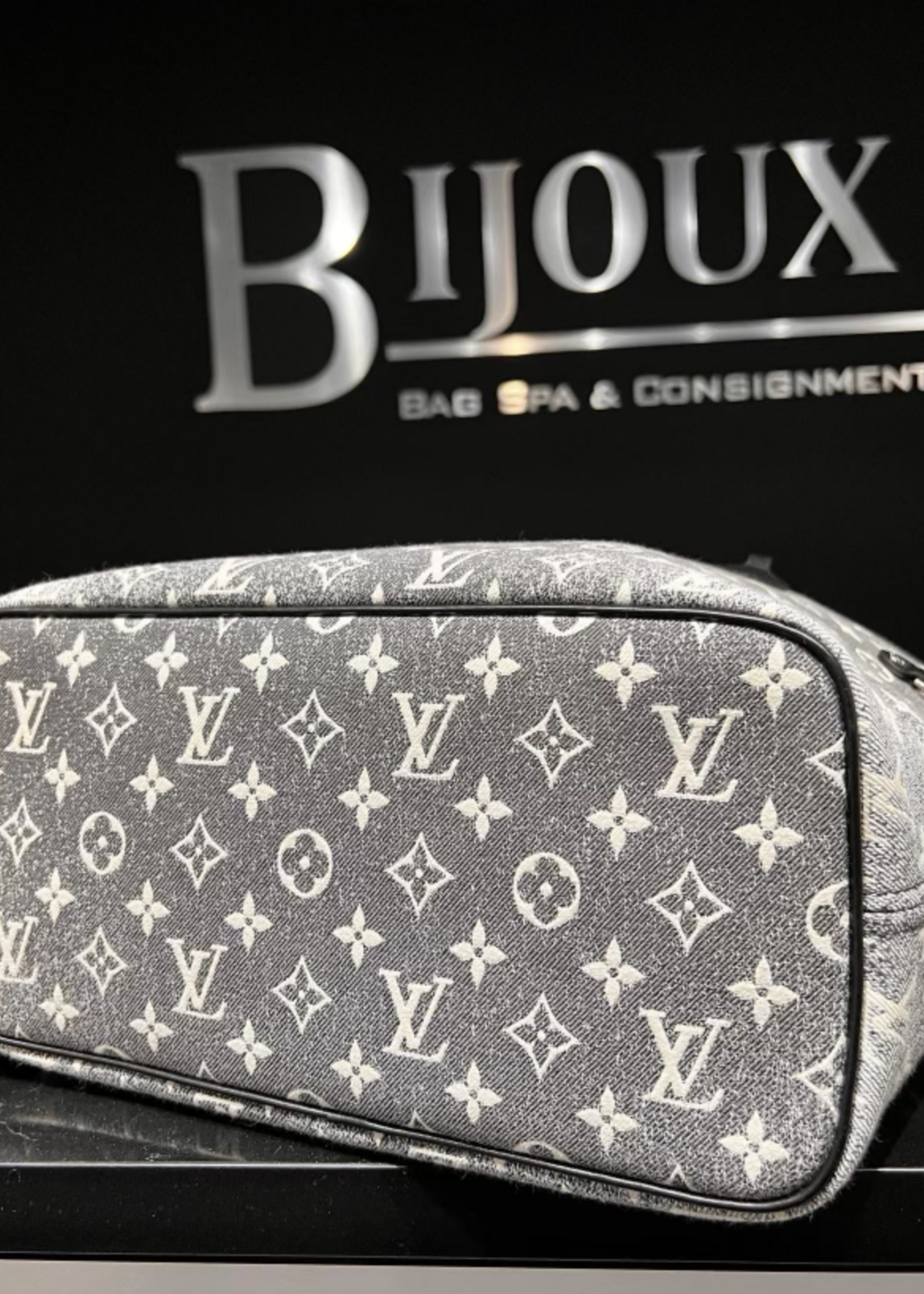 Louis Vuitton SOLD - Louis Vuitton Neverfull MM Noir Denim