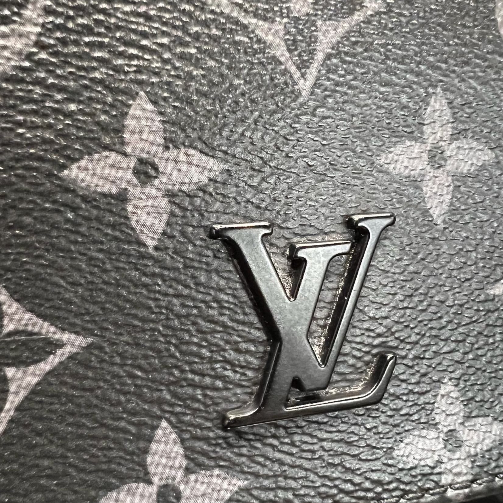 Louis Vuitton SOLD - Louis Vuitton District PM