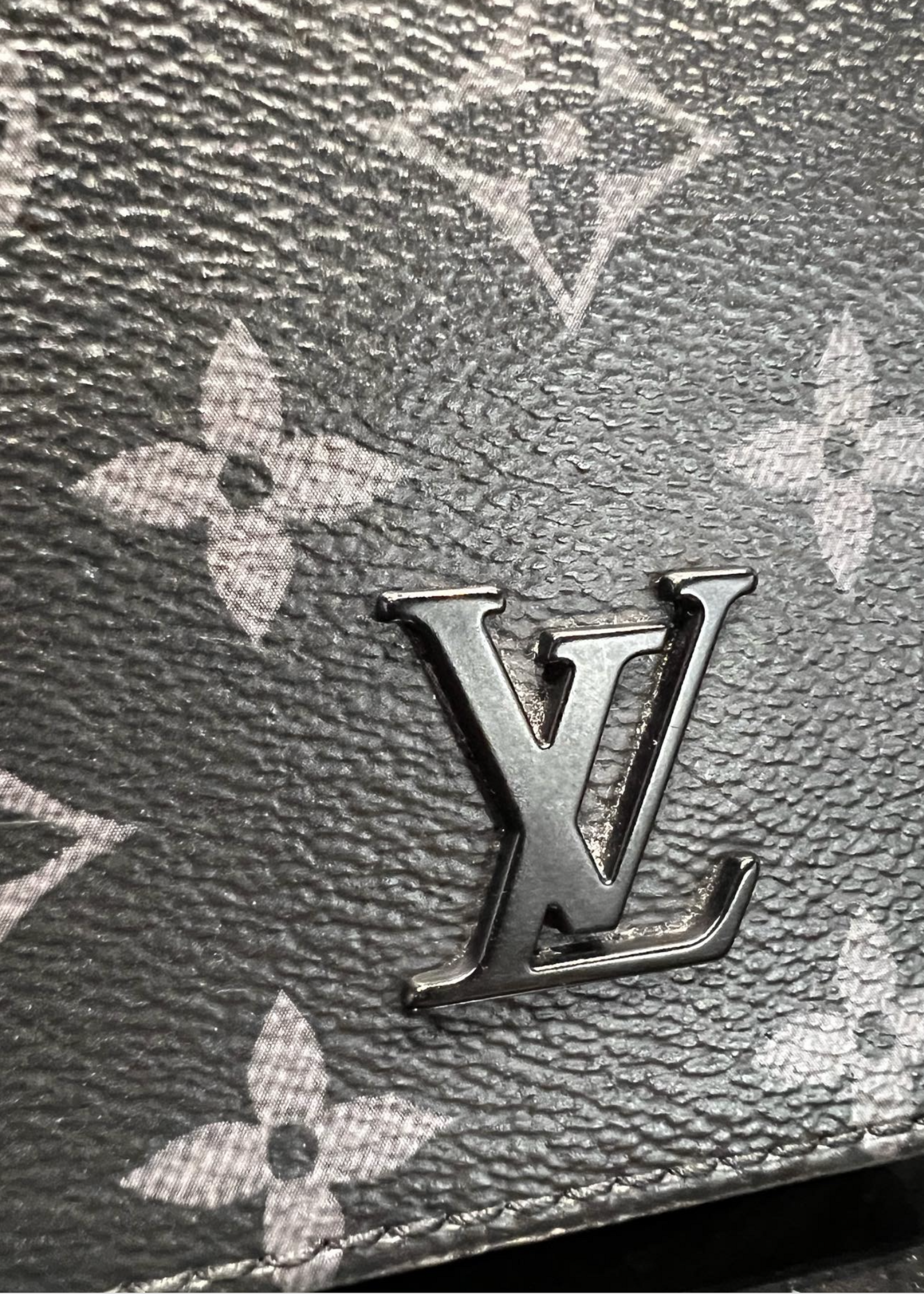 Louis Vuitton SOLD - Louis Vuitton District PM