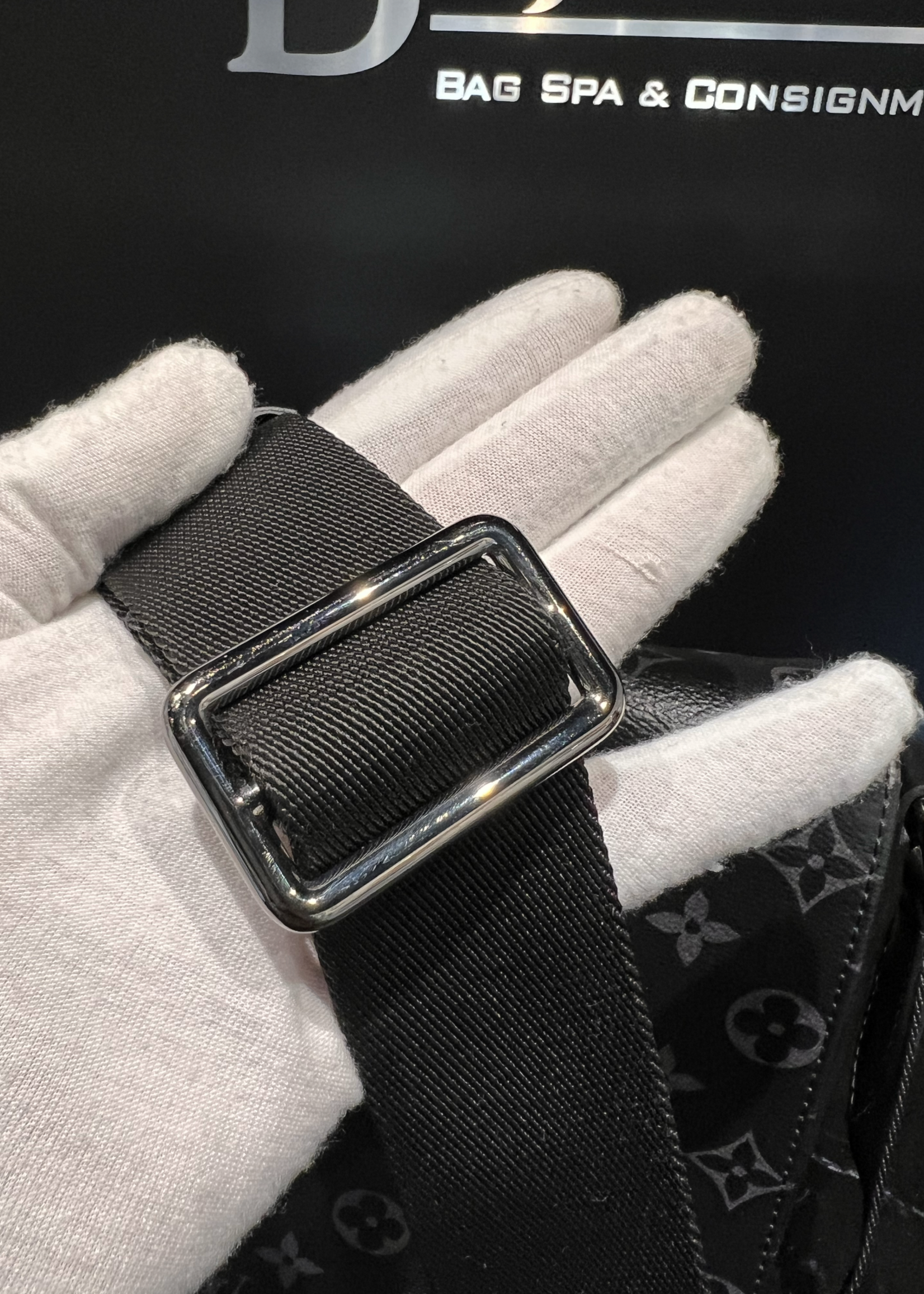 Louis Vuitton SOLD - Louis Vuitton District PM