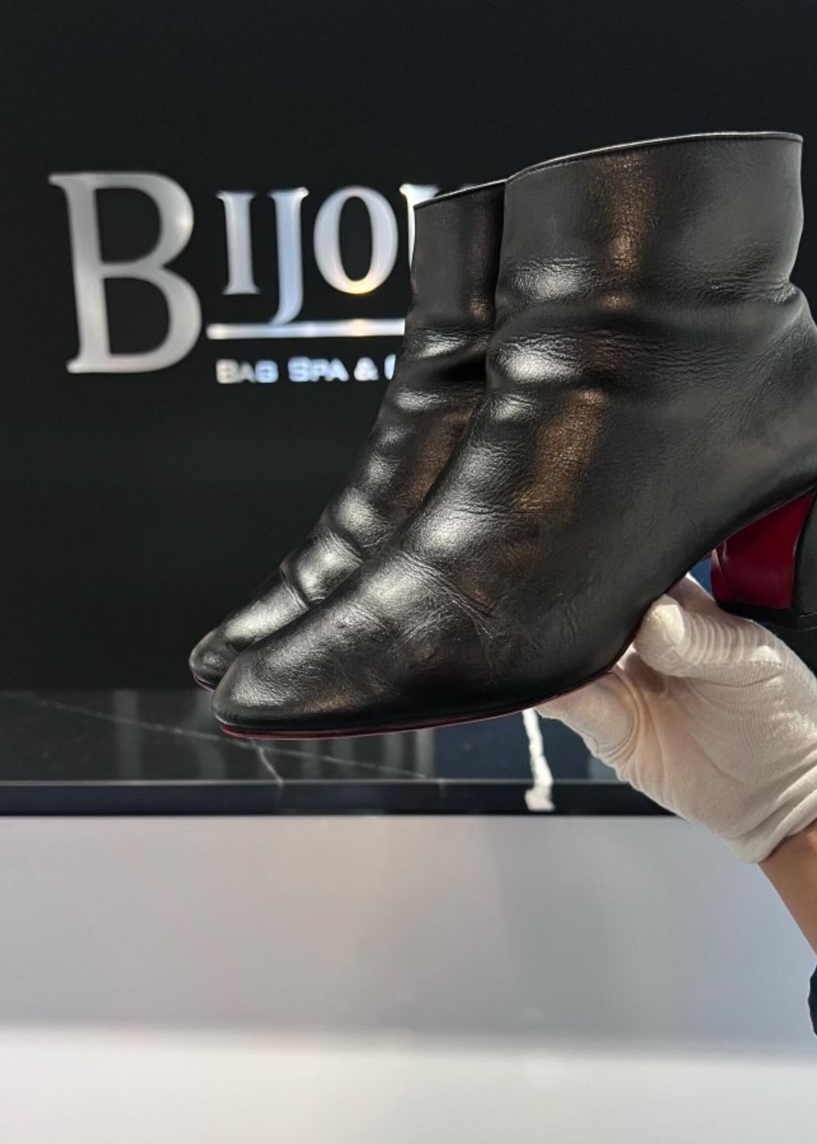 Louis Vuitton Christian Louboutin Turela Leather Black 39