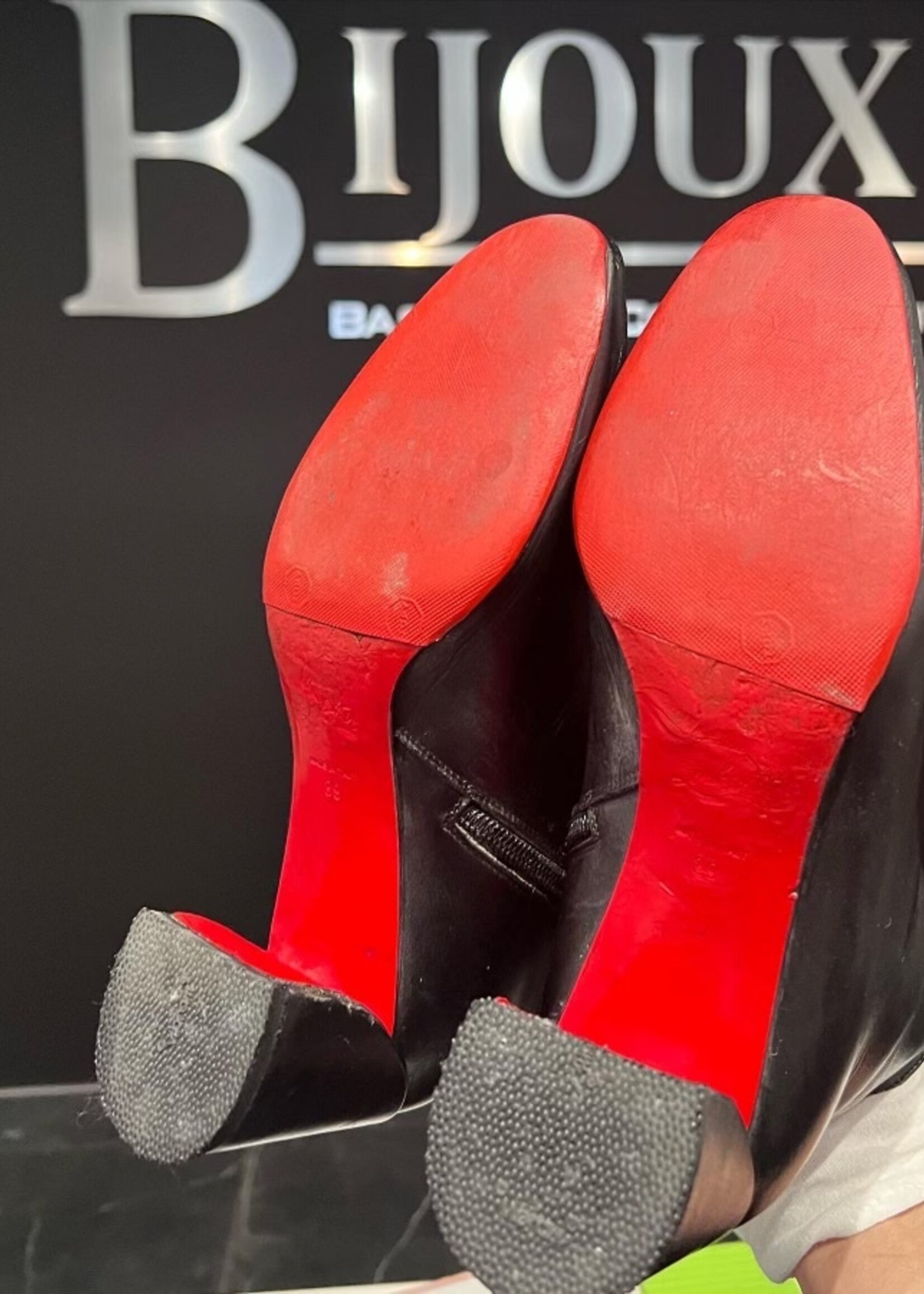 Louis Vuitton Christian Louboutin Turela Leather Black 39