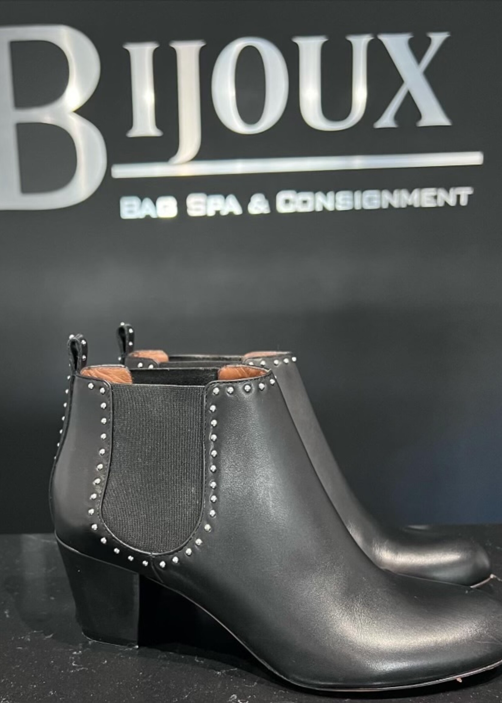 Givenchy Givenchy Studded Ankle Chelsea Boots- 38.5