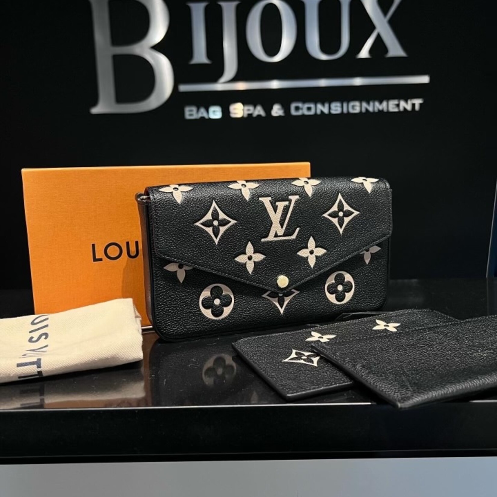Louis Vuitton SOLD - Pochette Felicie Empreinte