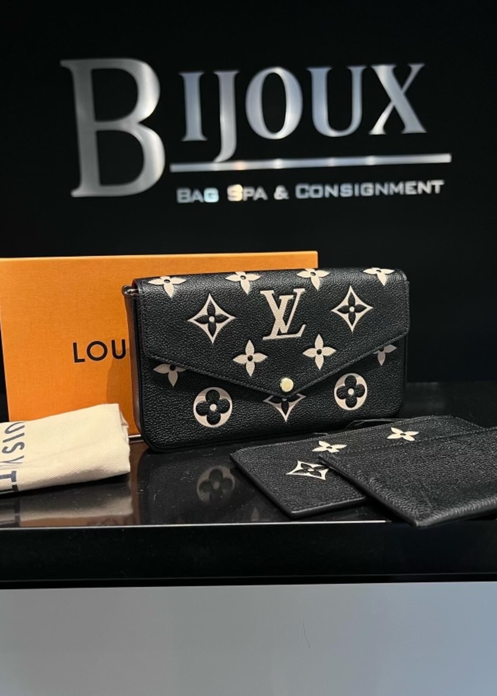 Louis Vuitton SOLD - Pochette Felicie Empreinte