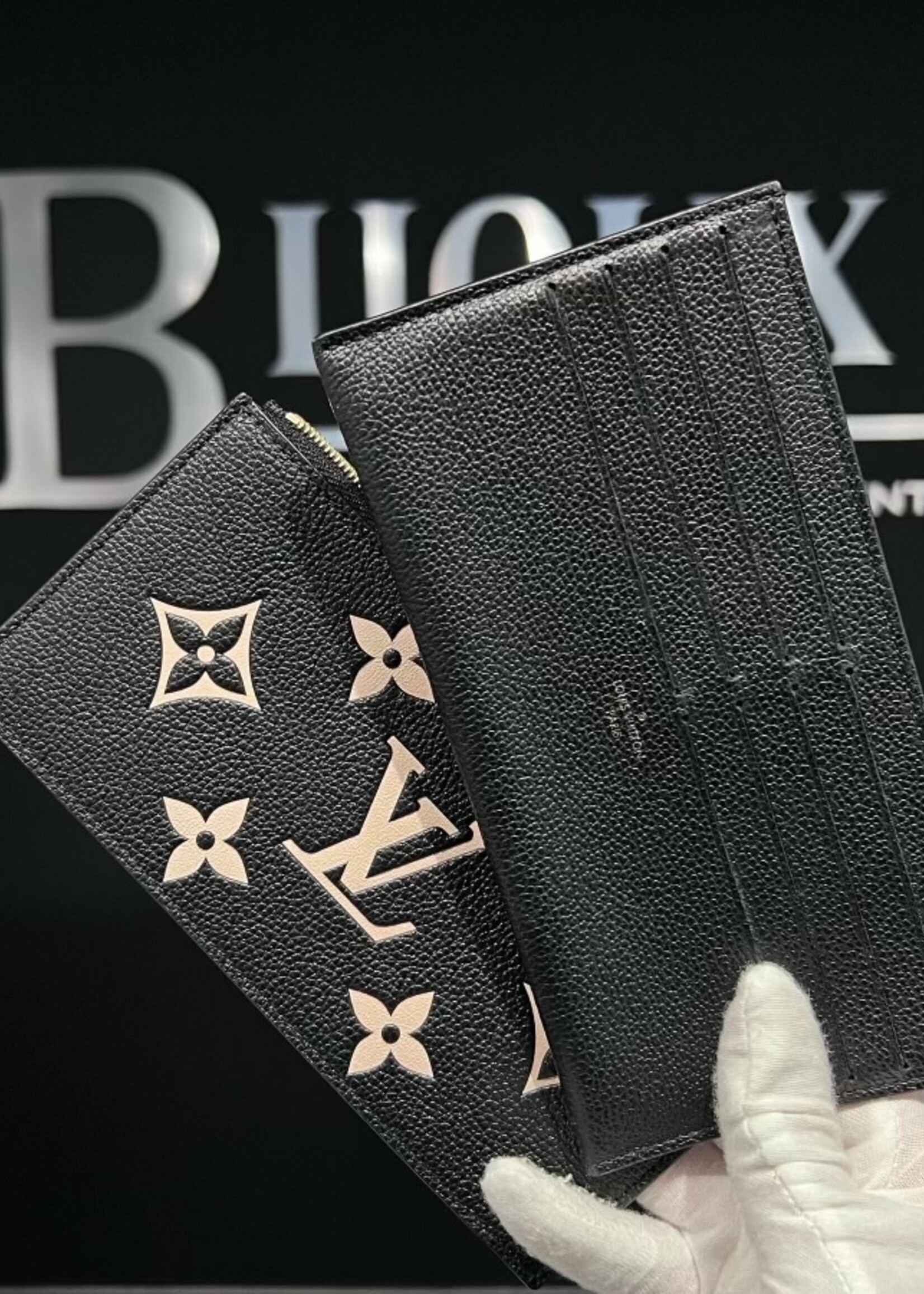 Louis Vuitton SOLD - Pochette Felicie Empreinte