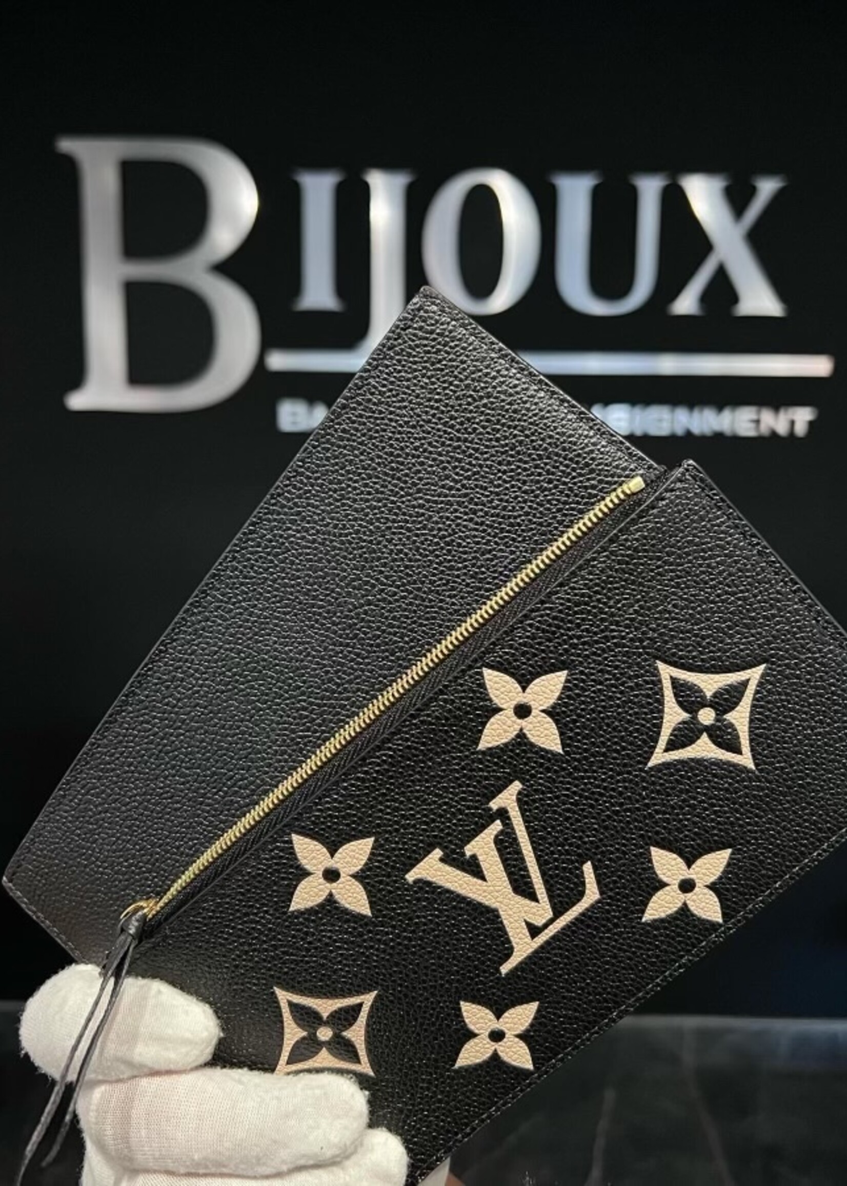 Louis Vuitton SOLD - Pochette Felicie Empreinte