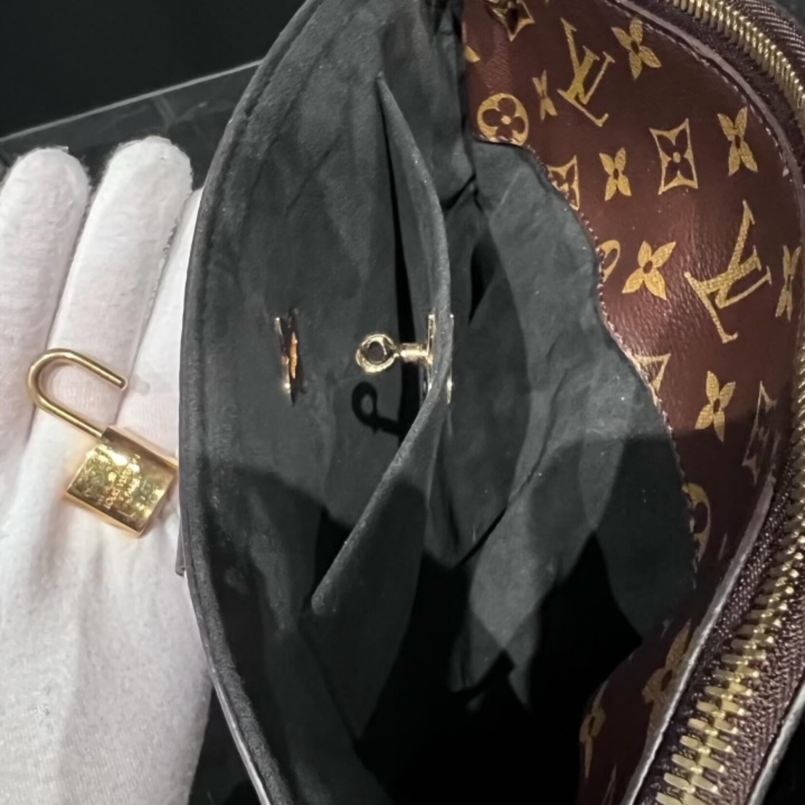 Louis Vuitton SOLD - Louis Vuitton Flower Zipped Tote Noir PM