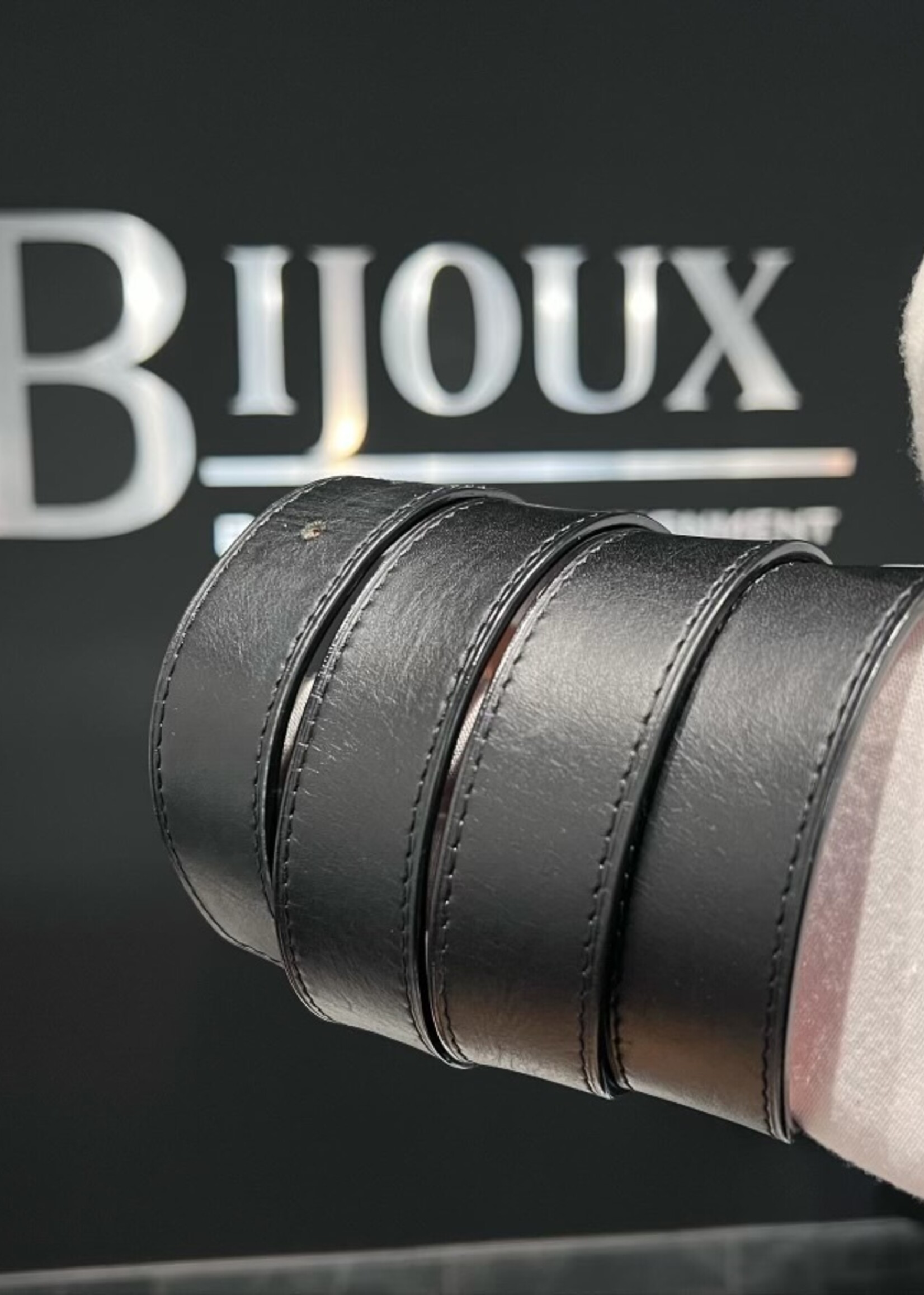 Louis Vuitton SOLD - Louis Vuitton Travelling Requisites Belt