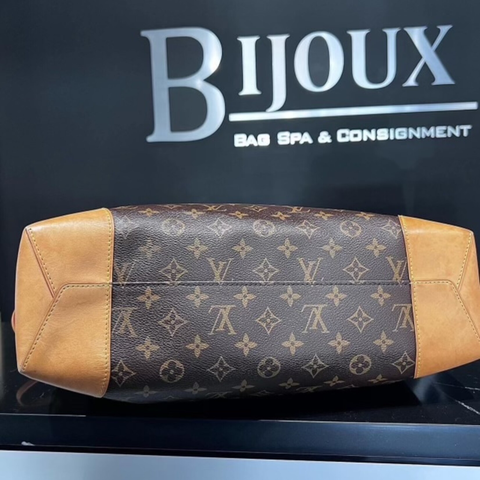 Louis Vuitton SOLD - Louis Vuitton Monogram Berri MM