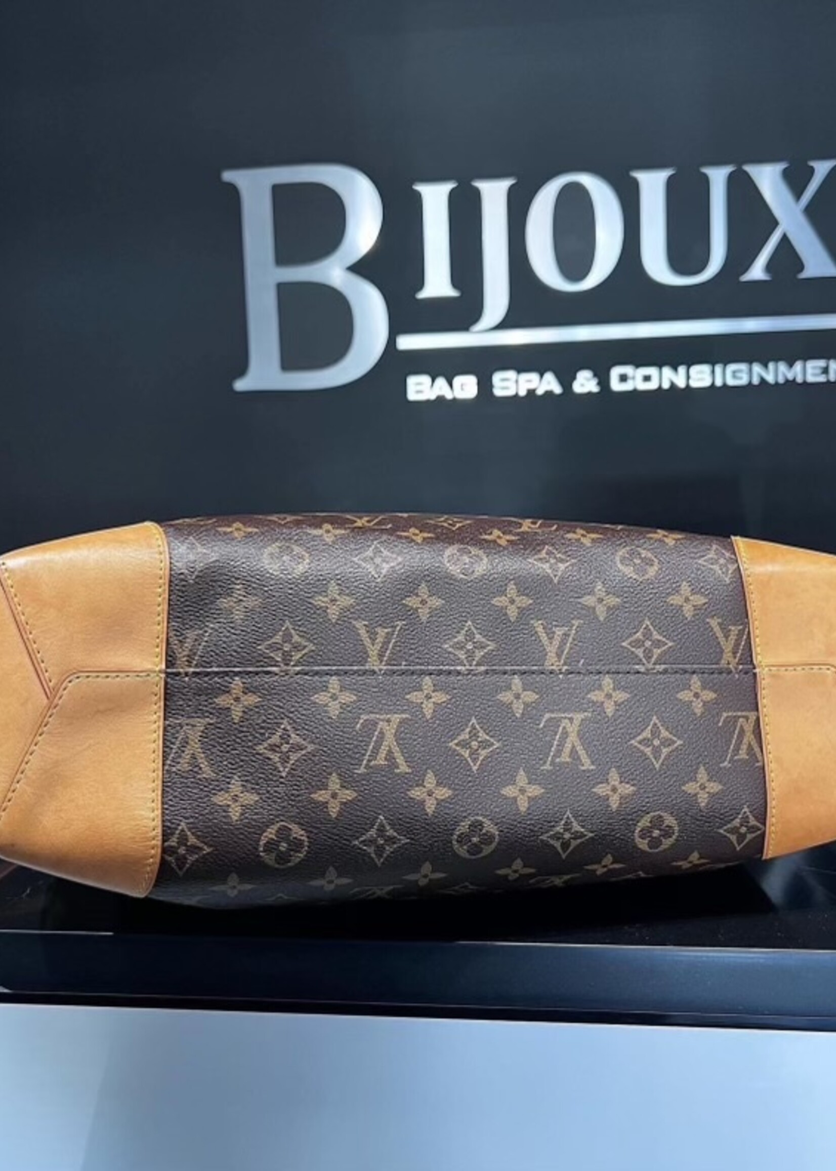 Louis Vuitton SOLD - Louis Vuitton Monogram Berri MM
