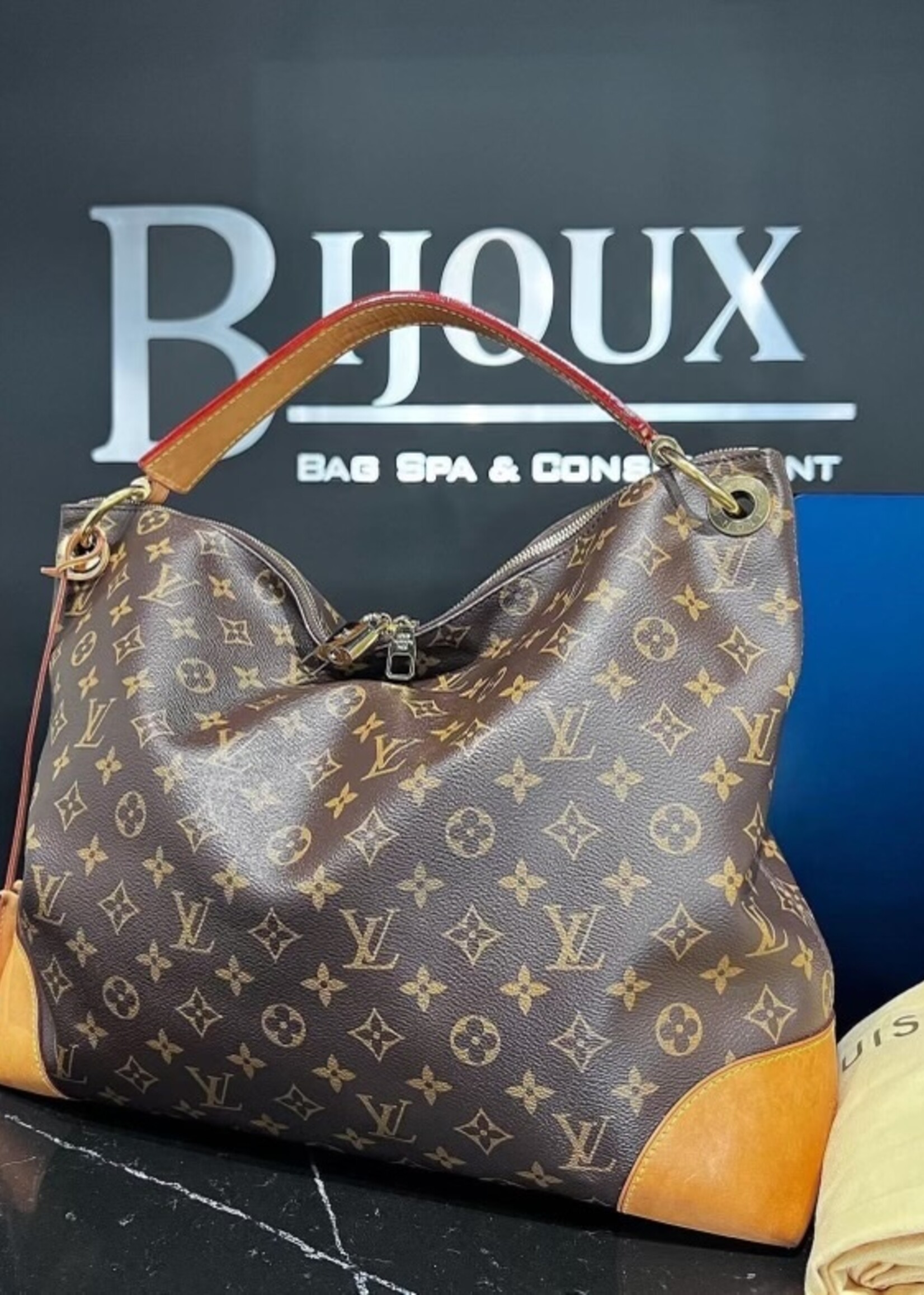 Louis Vuitton SOLD - Louis Vuitton Monogram Berri MM