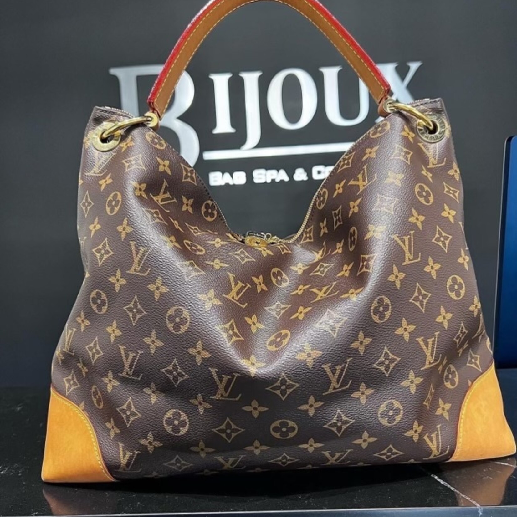 Louis Vuitton SOLD - Louis Vuitton Monogram Berri MM