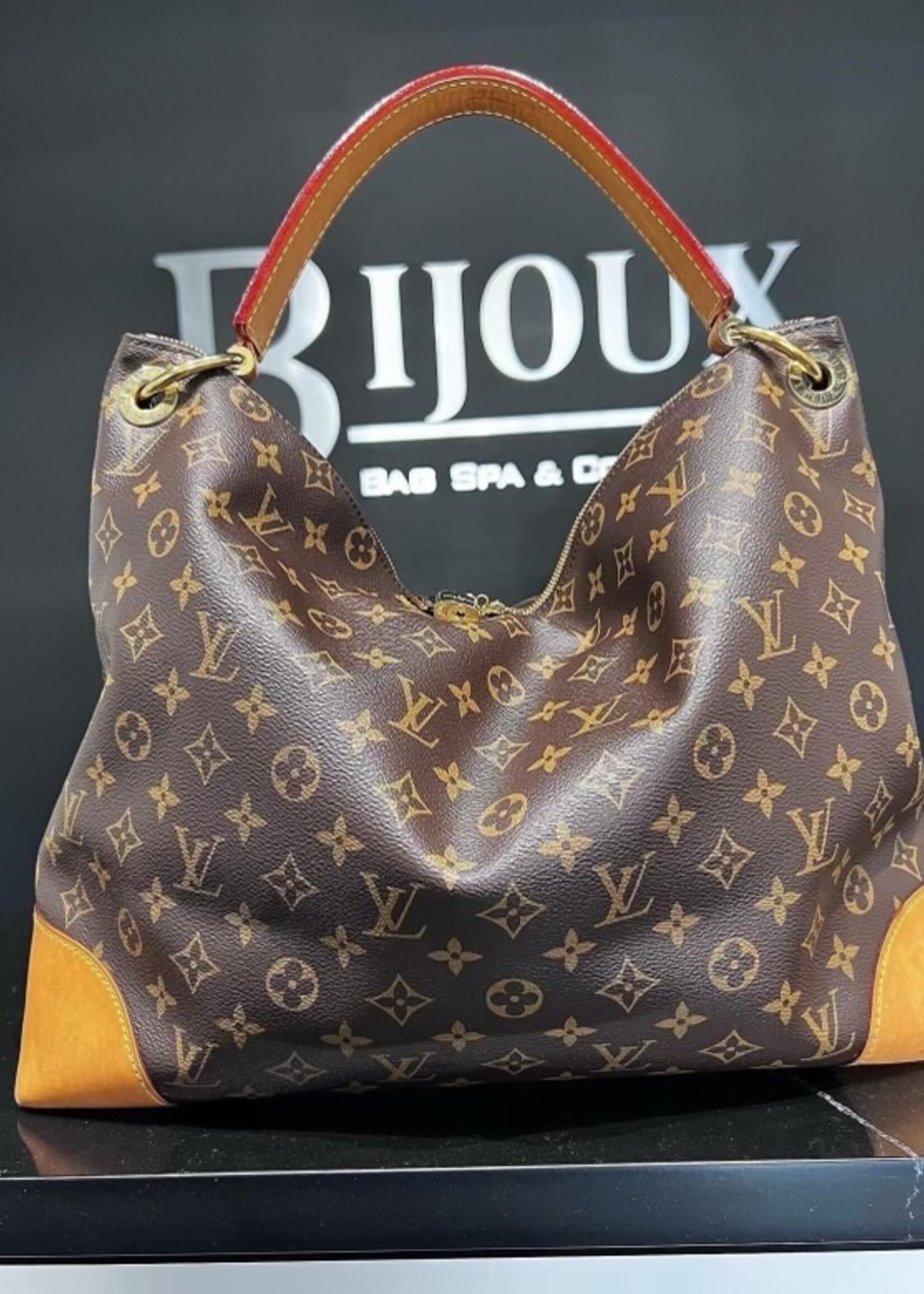 Louis Vuitton SOLD - Louis Vuitton Monogram Berri MM