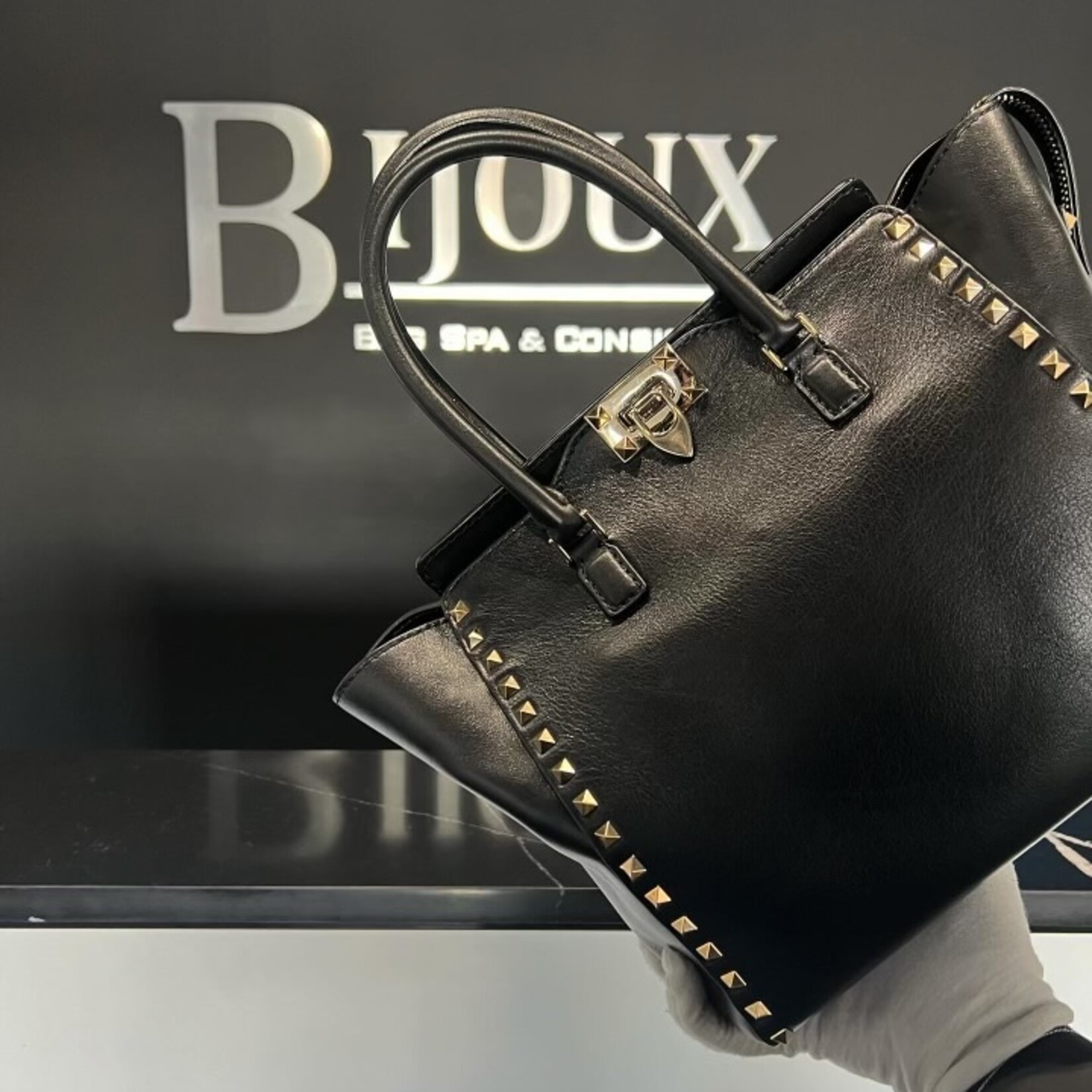 Valentino SOLD- Valentino Garavani Rockstud Medium Bag