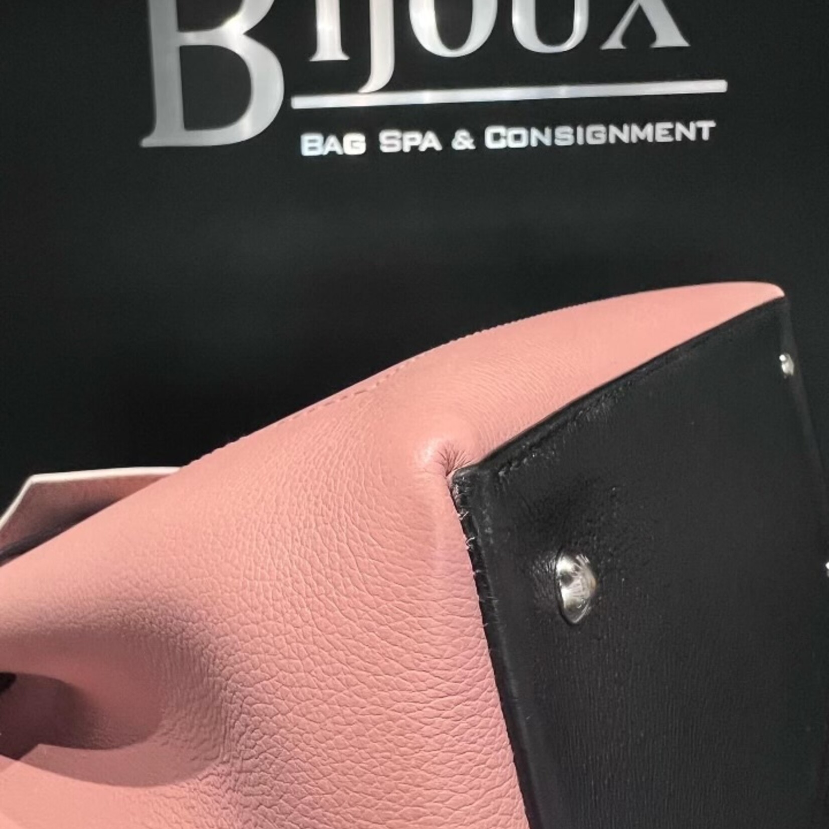 Louis Vuitton SOLD- Louis Vuitton Lockme Ever MM