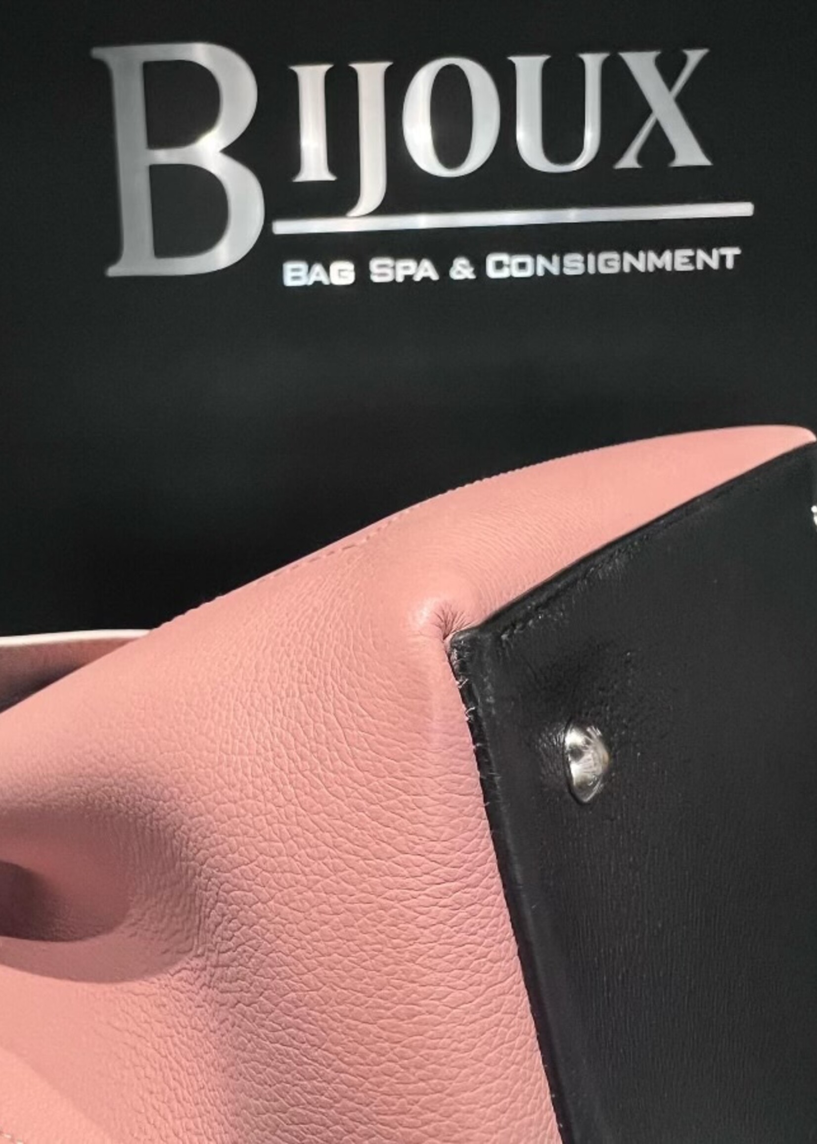 Louis Vuitton SOLD- Louis Vuitton Lockme Ever MM