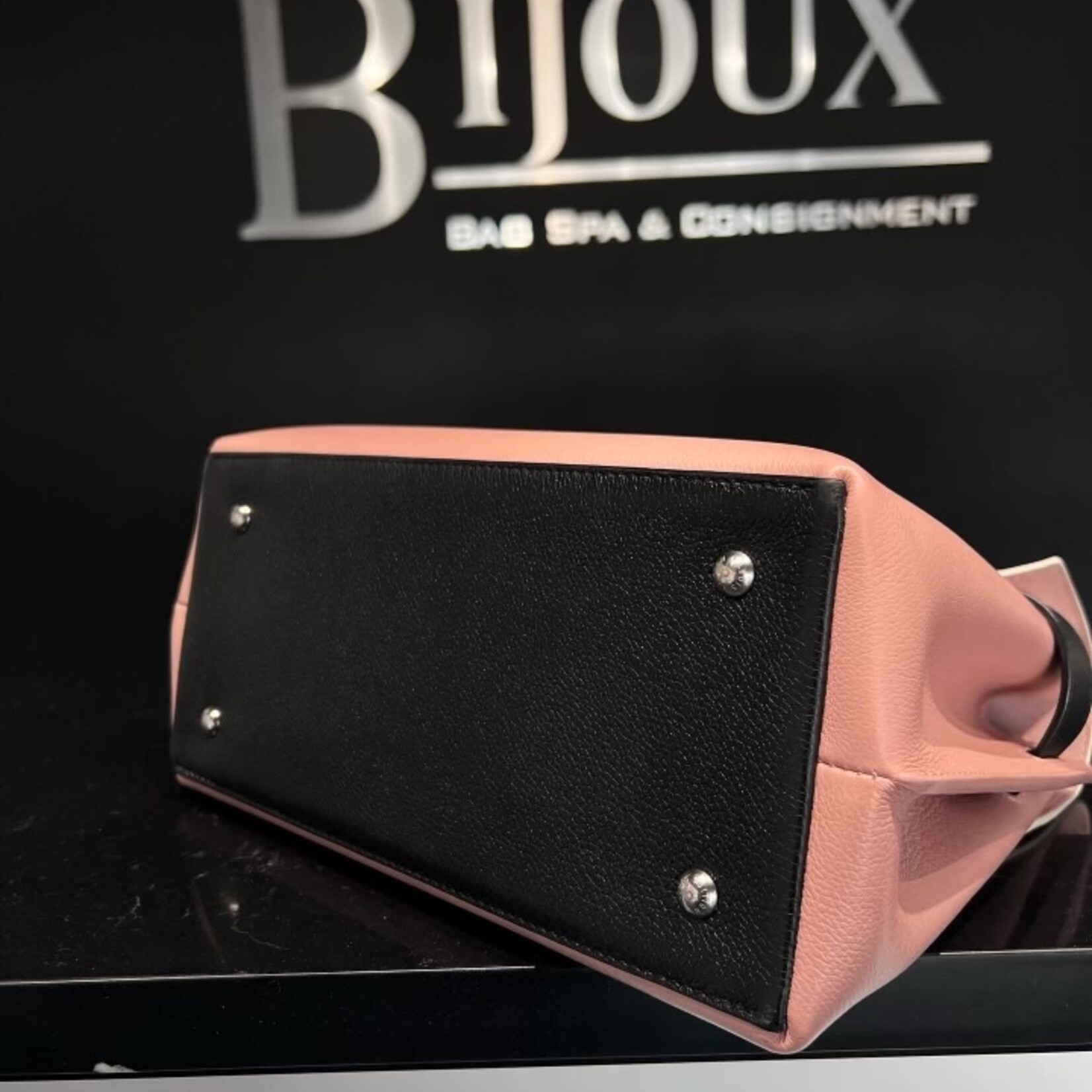 Louis Vuitton SOLD- Louis Vuitton Lockme Ever MM