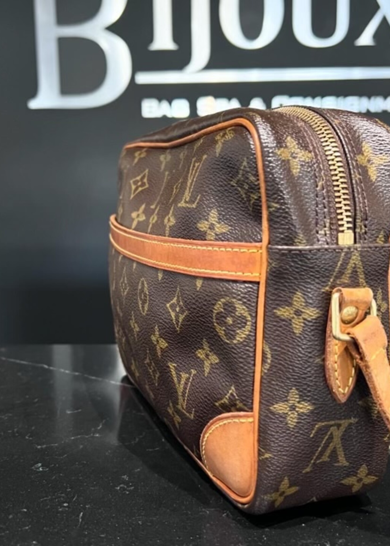 Louis Vuitton Louis Vuitton Trocadero 27