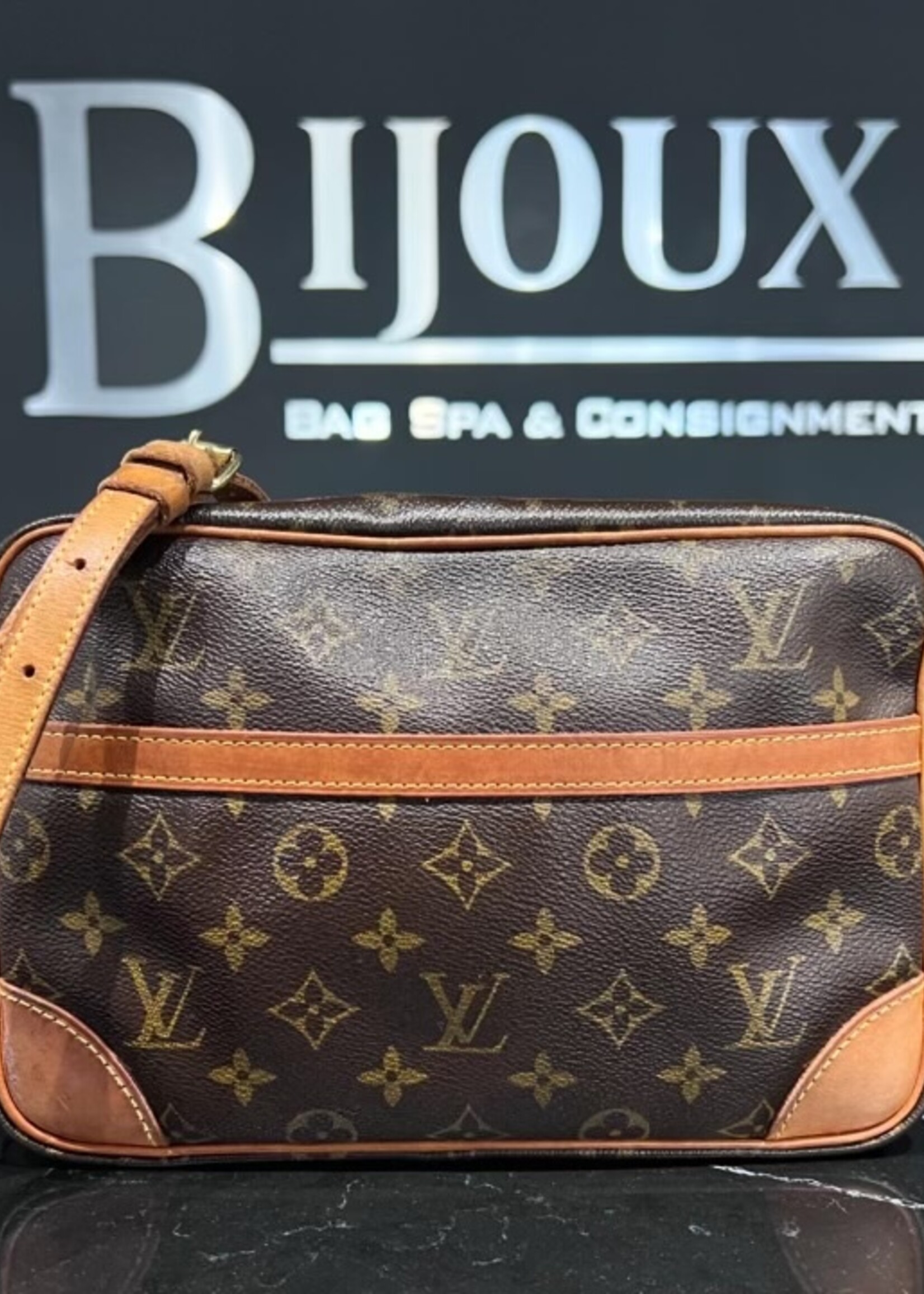 Louis Vuitton Louis Vuitton Trocadero 27