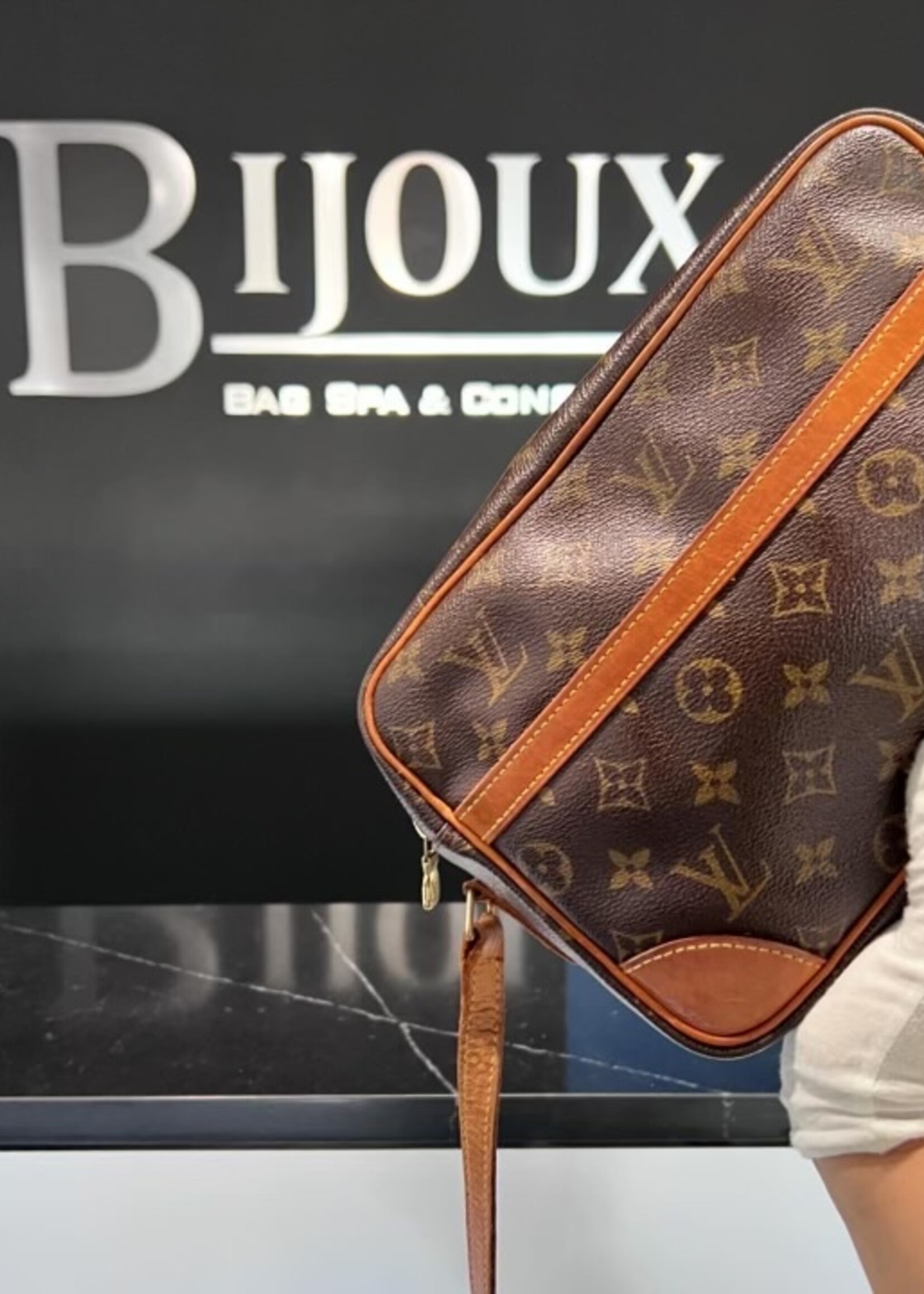 Louis Vuitton Louis Vuitton Trocadero 27