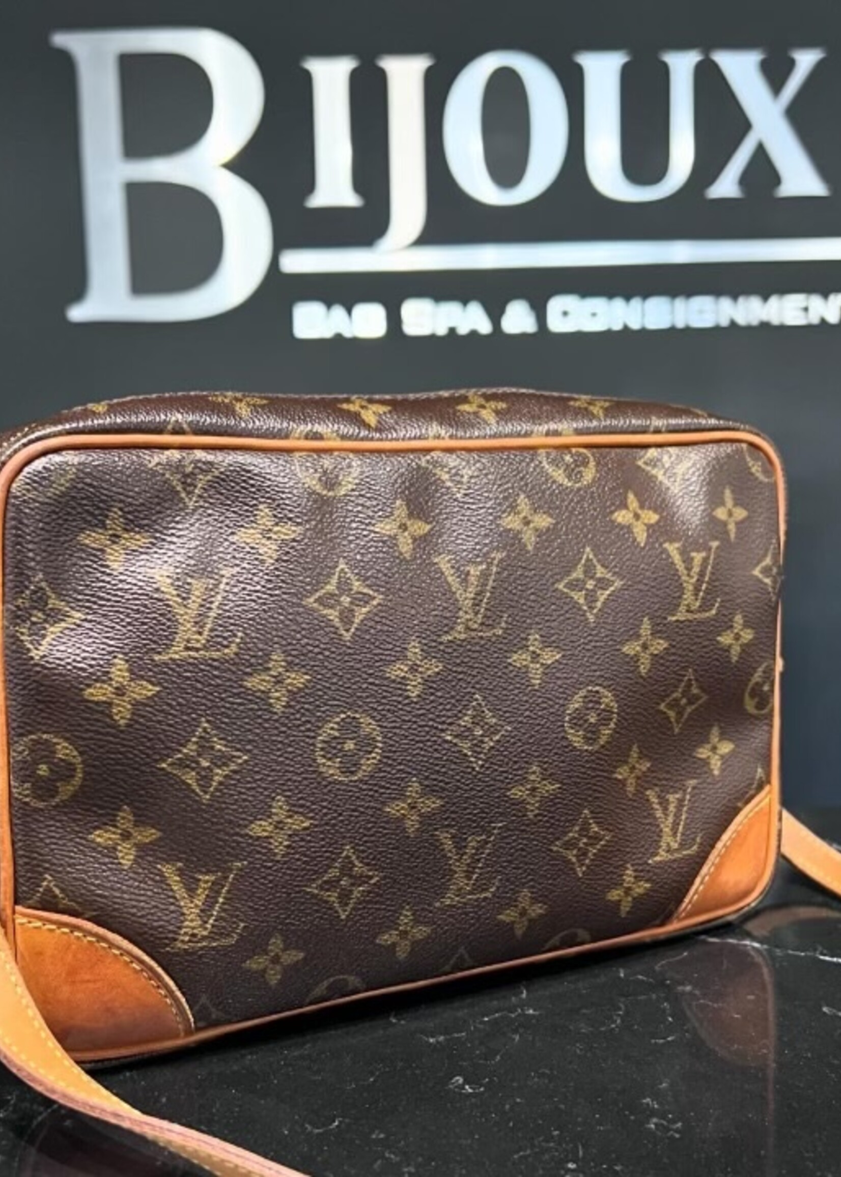 Louis Vuitton Louis Vuitton Trocadero 27