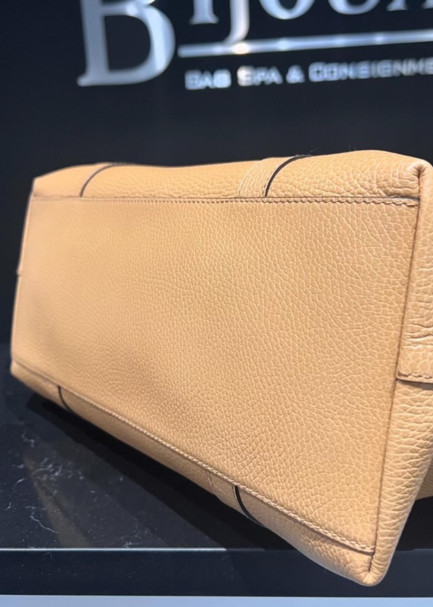 Gucci SOLD - Gucci Large Pebbled Dome Tote