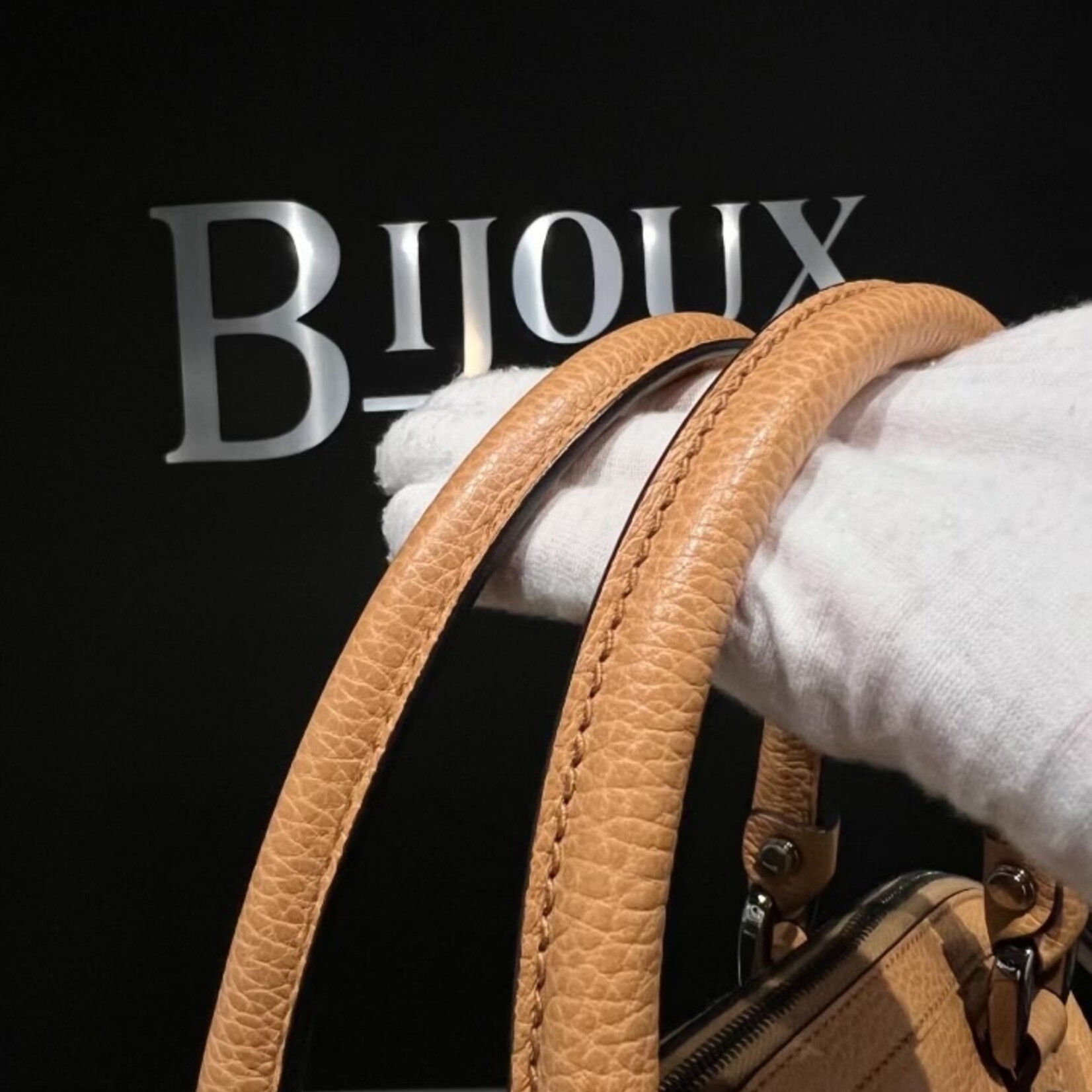 Gucci SOLD - Gucci Large Pebbled Dome Tote