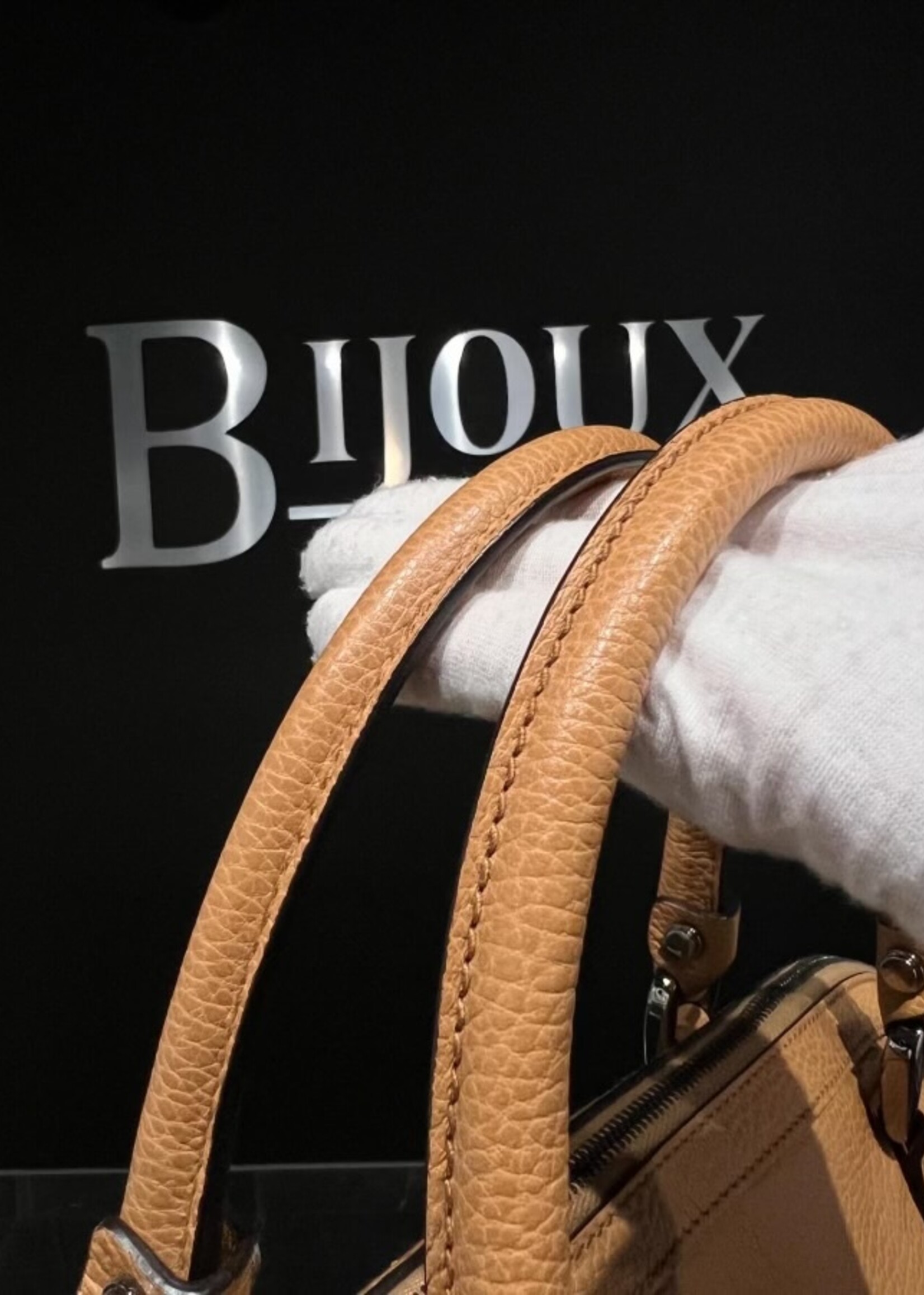 Gucci SOLD - Gucci Large Pebbled Dome Tote