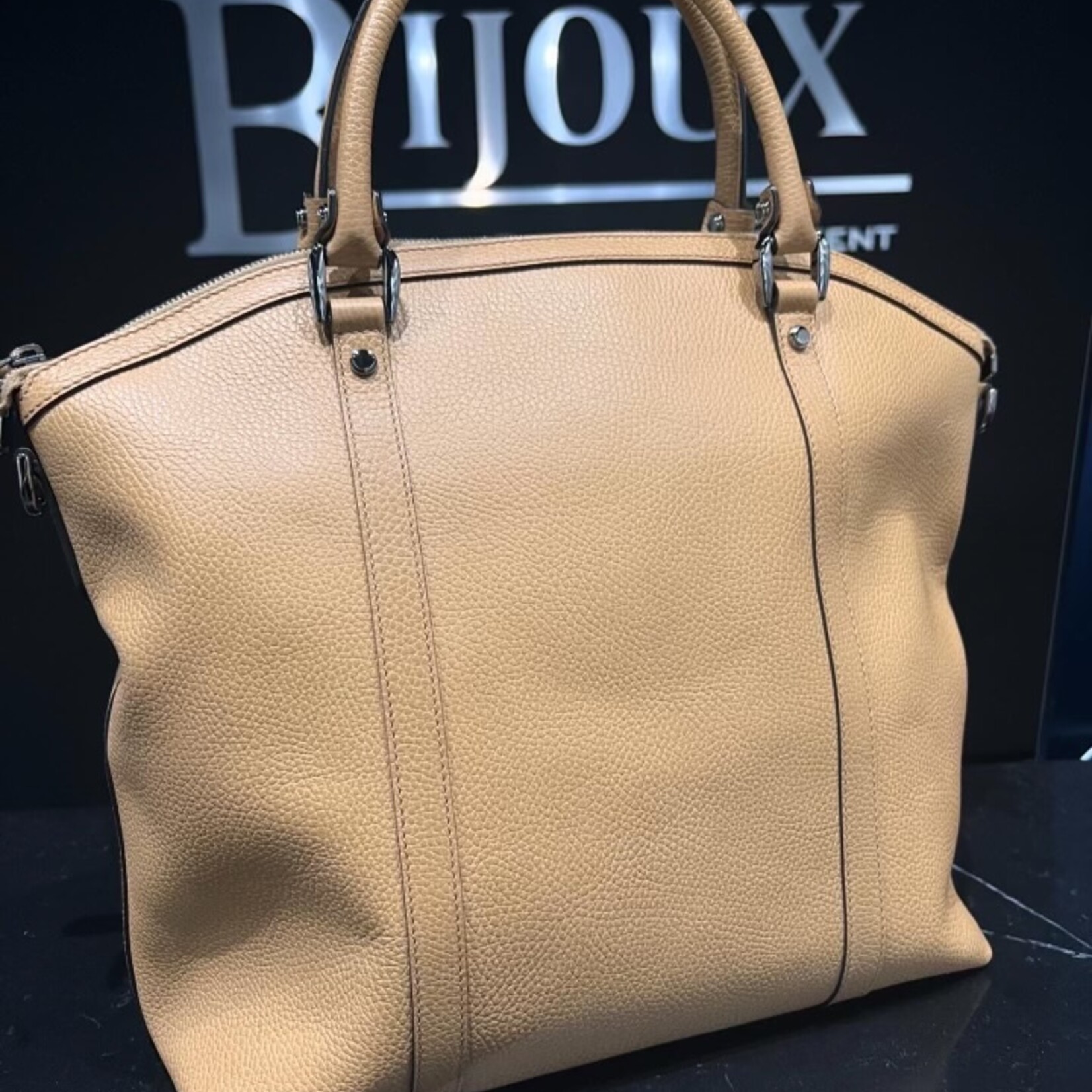Gucci SOLD - Gucci Large Pebbled Dome Tote