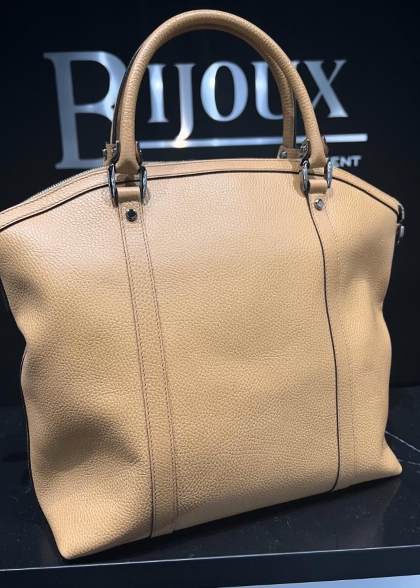 Gucci SOLD - Gucci Large Pebbled Dome Tote