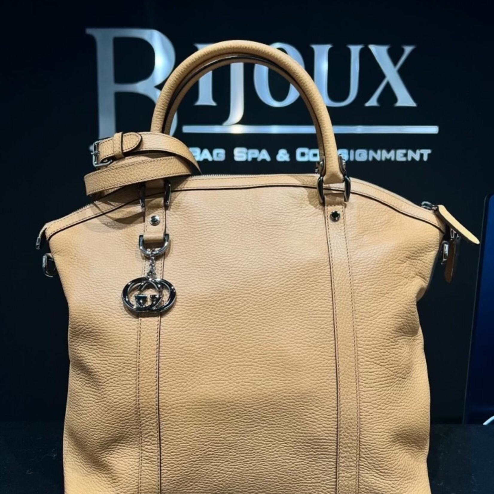 Gucci SOLD - Gucci Large Pebbled Dome Tote