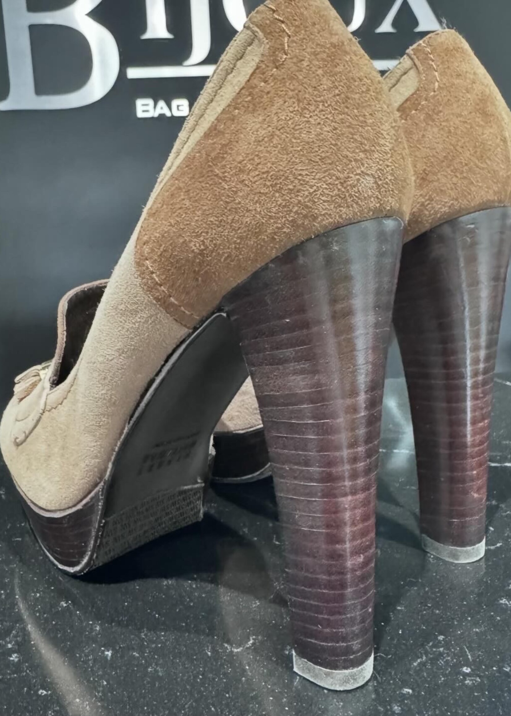 Stuart Weitzman SOLD- Stuart Weitzman Pumps 37