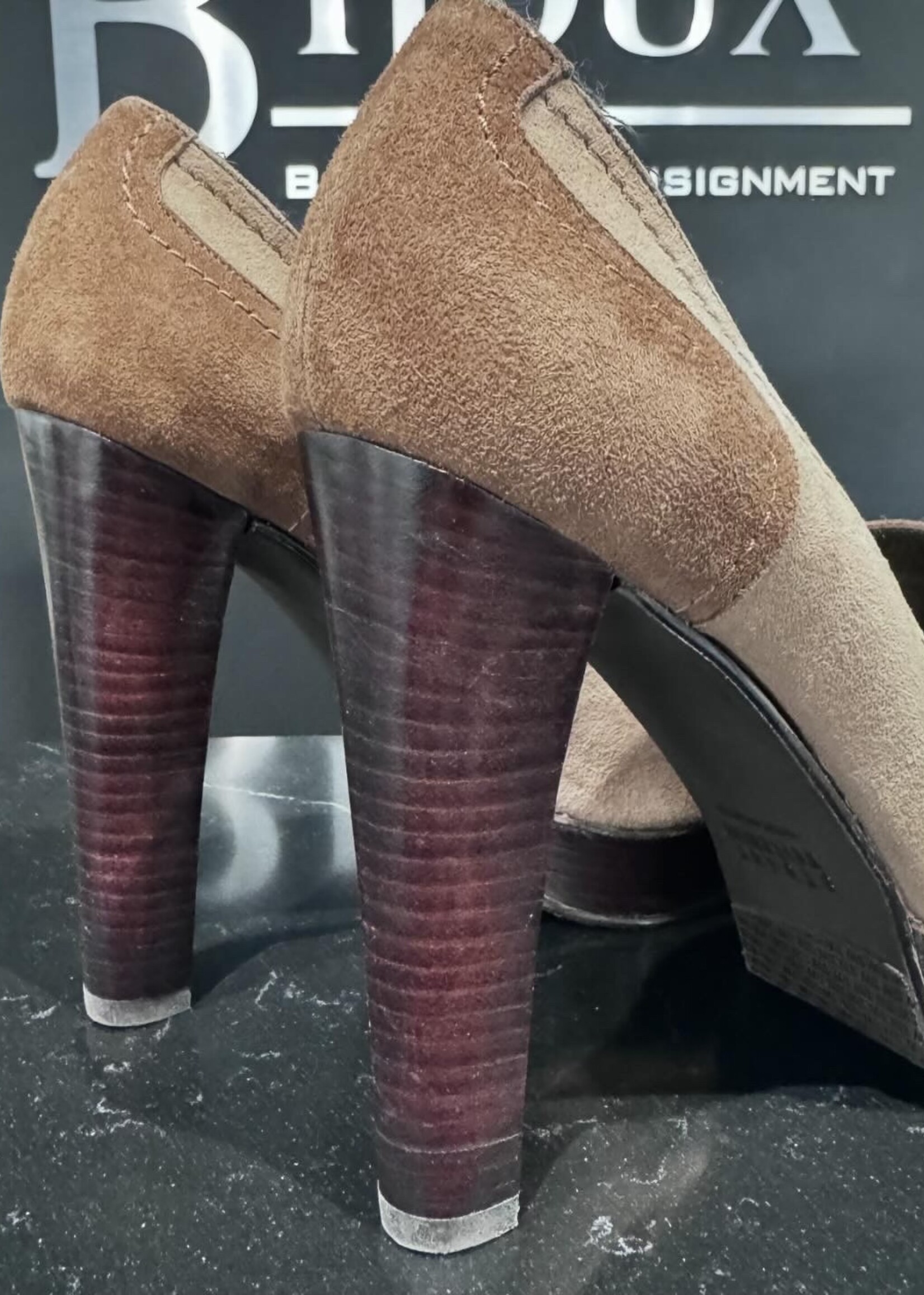 Stuart Weitzman SOLD- Stuart Weitzman Pumps 37