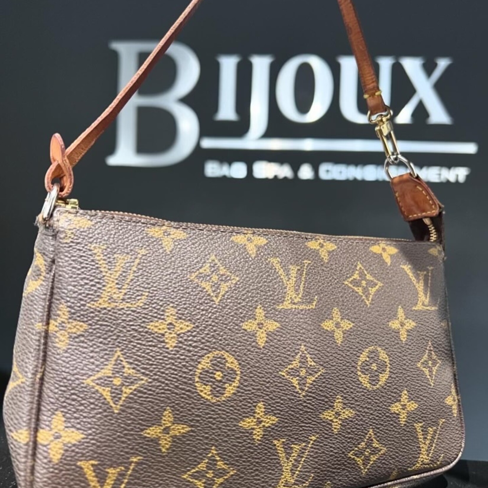 Louis Vuitton SOLD - Louis Vuitton Monogram Pochette