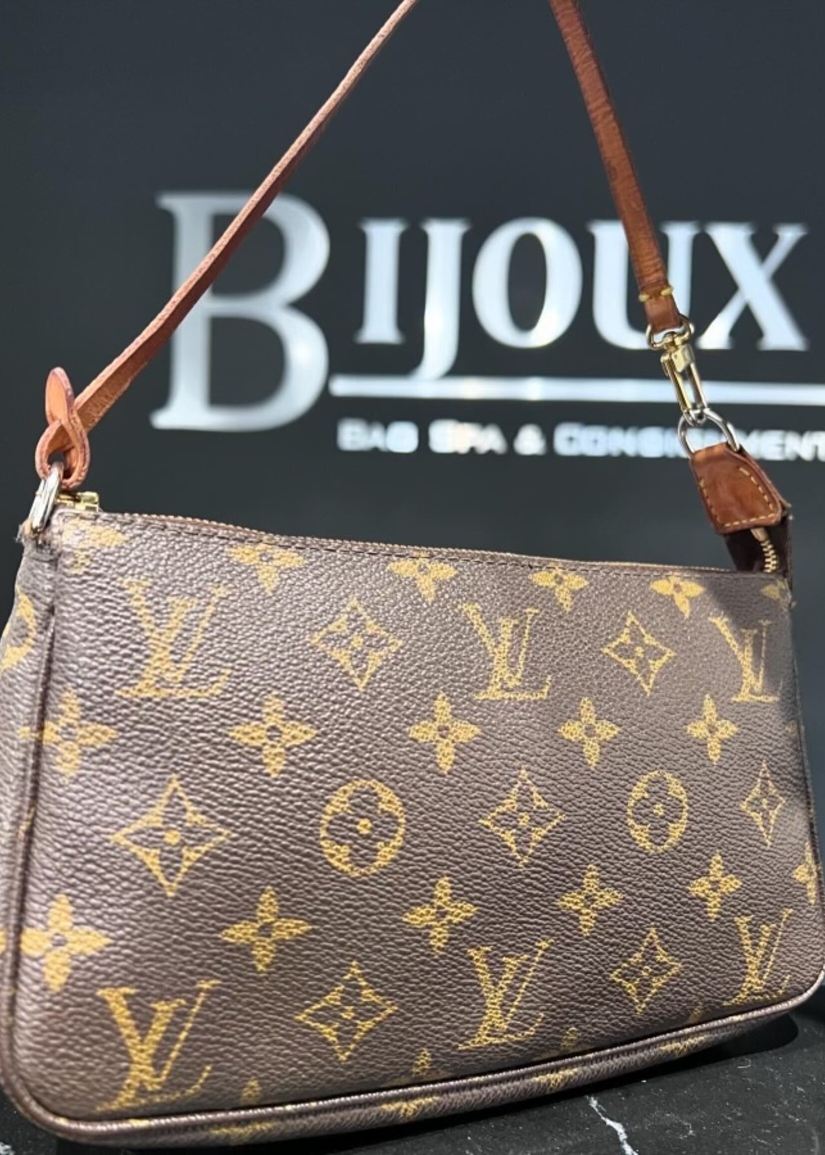 Louis Vuitton SOLD - Louis Vuitton Monogram Pochette