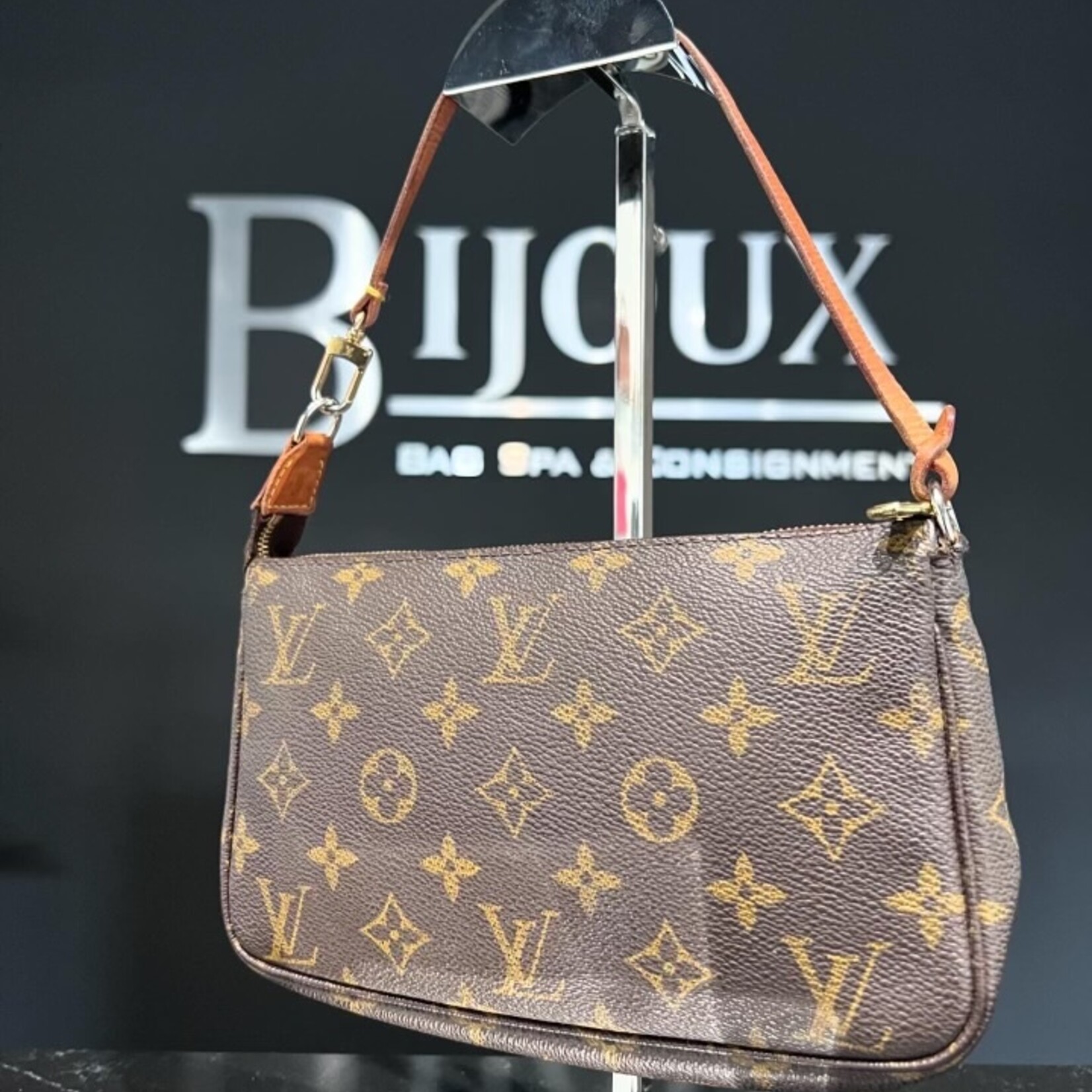 Louis Vuitton SOLD - Louis Vuitton Monogram Pochette