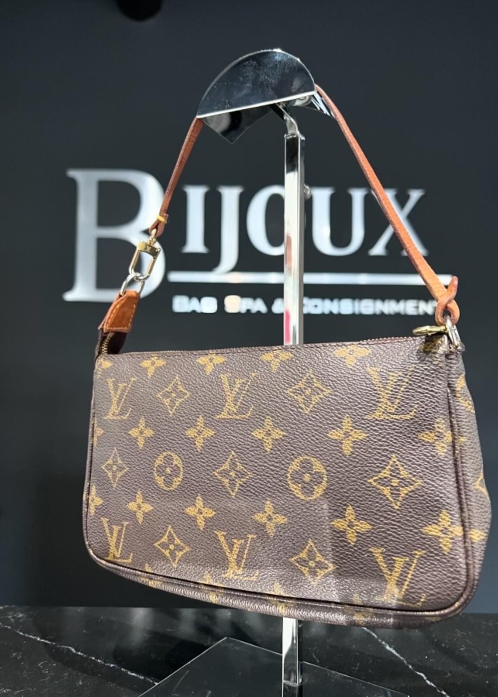 Louis Vuitton SOLD - Louis Vuitton Monogram Pochette